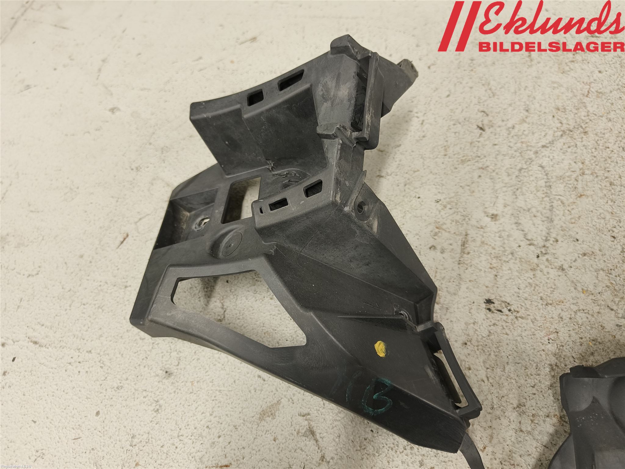 Opel ASTRA J 10-15 Stötfångarfäste Bak Hö