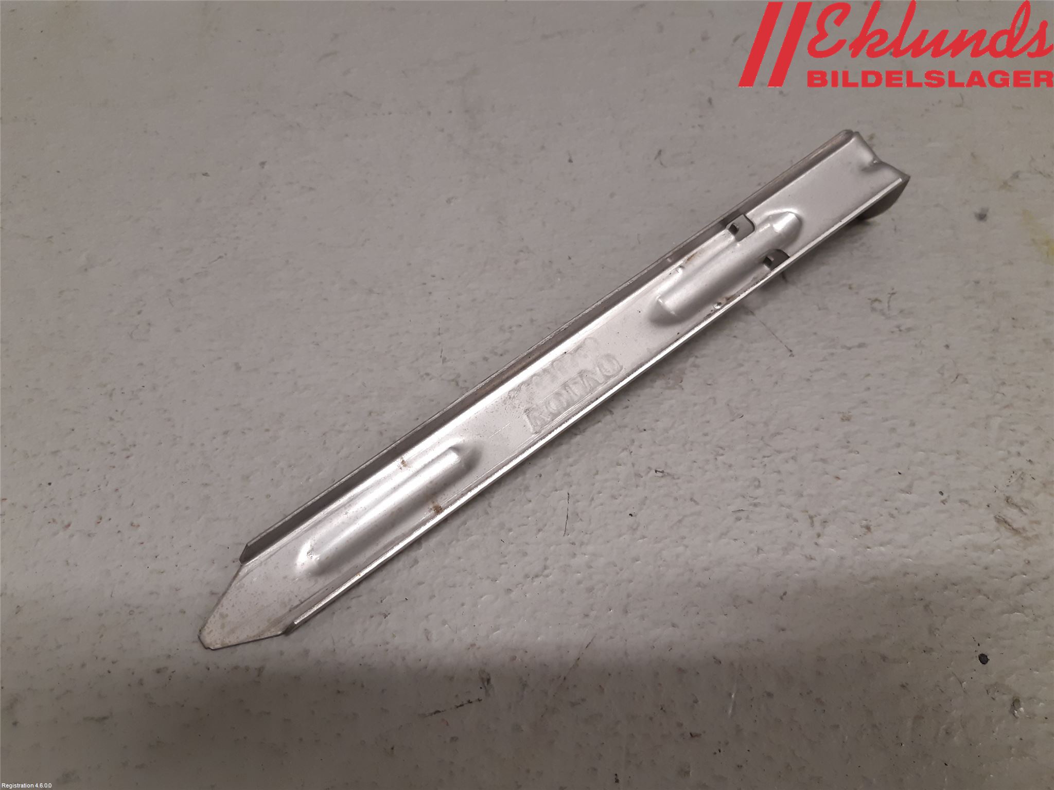 Volvo V70 14-16 Strålkast Fästsarg