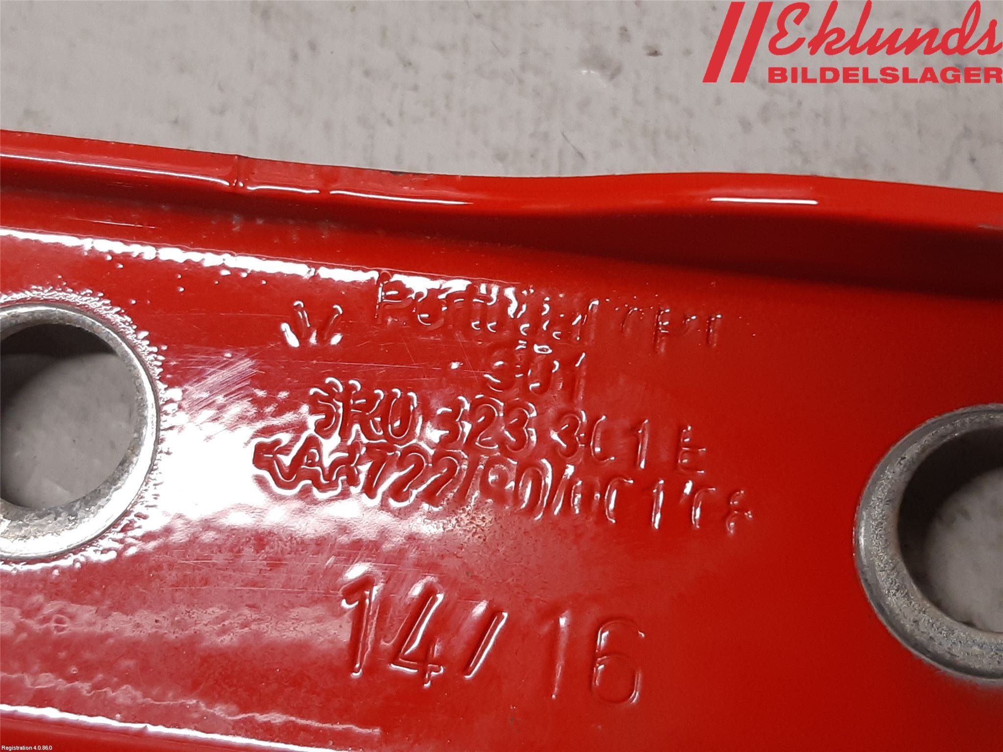 Volkswagen VW POLO 10-17 Huvgångjärn