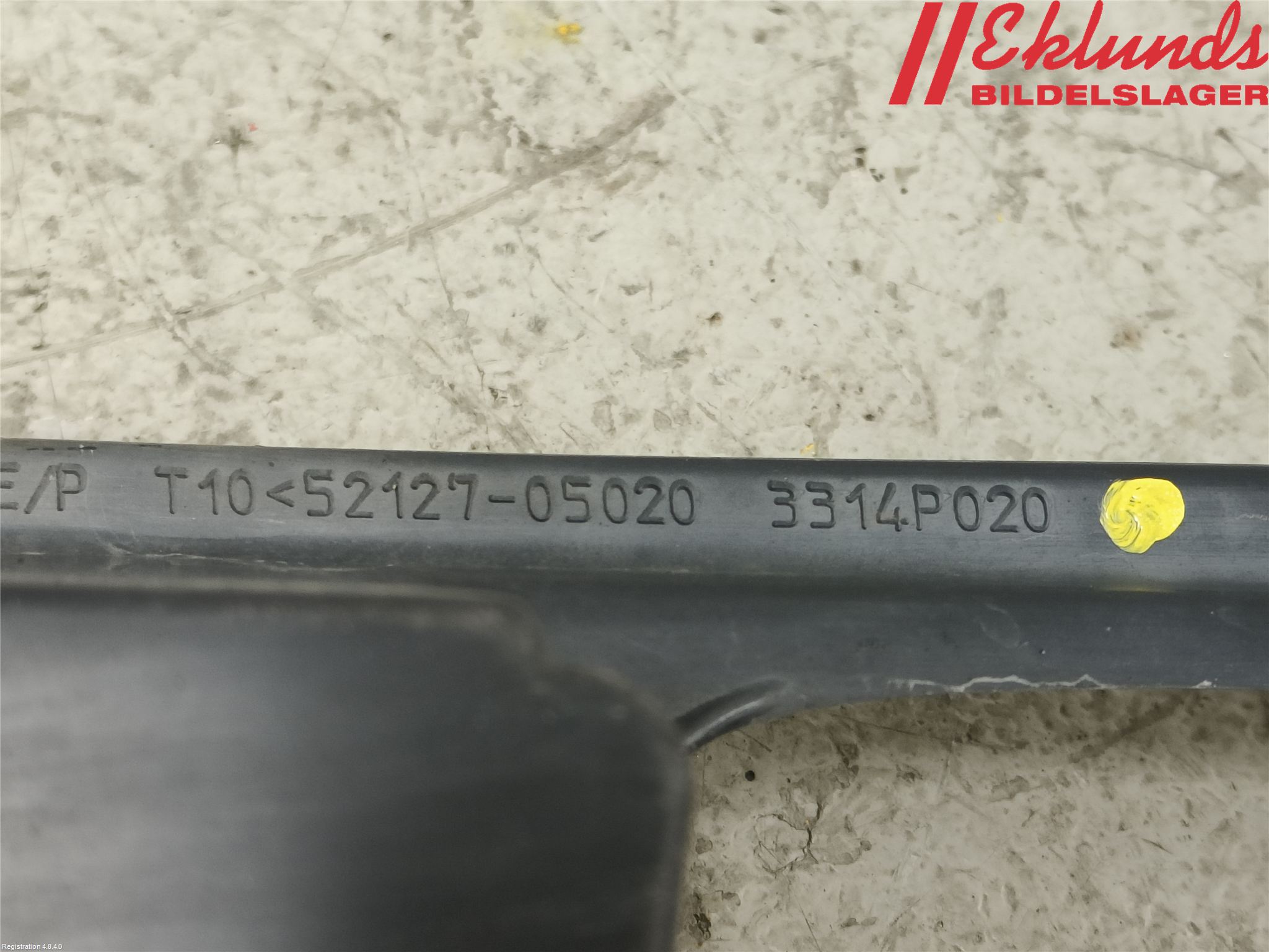 Toyota AVENSIS 03-06 Stötfångardel Fram Hö