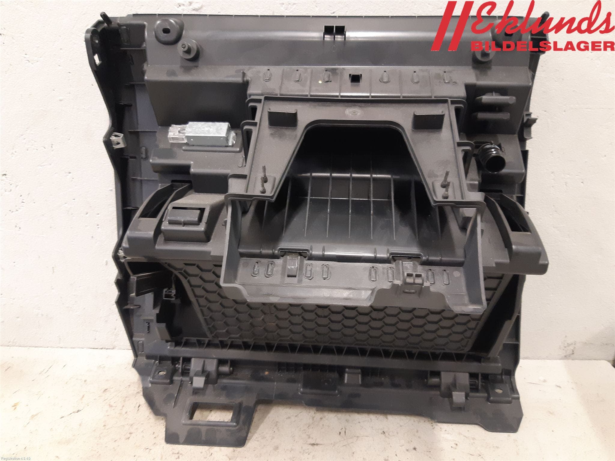 Volkswagen VW TIGUAN 16-24 Handskfack