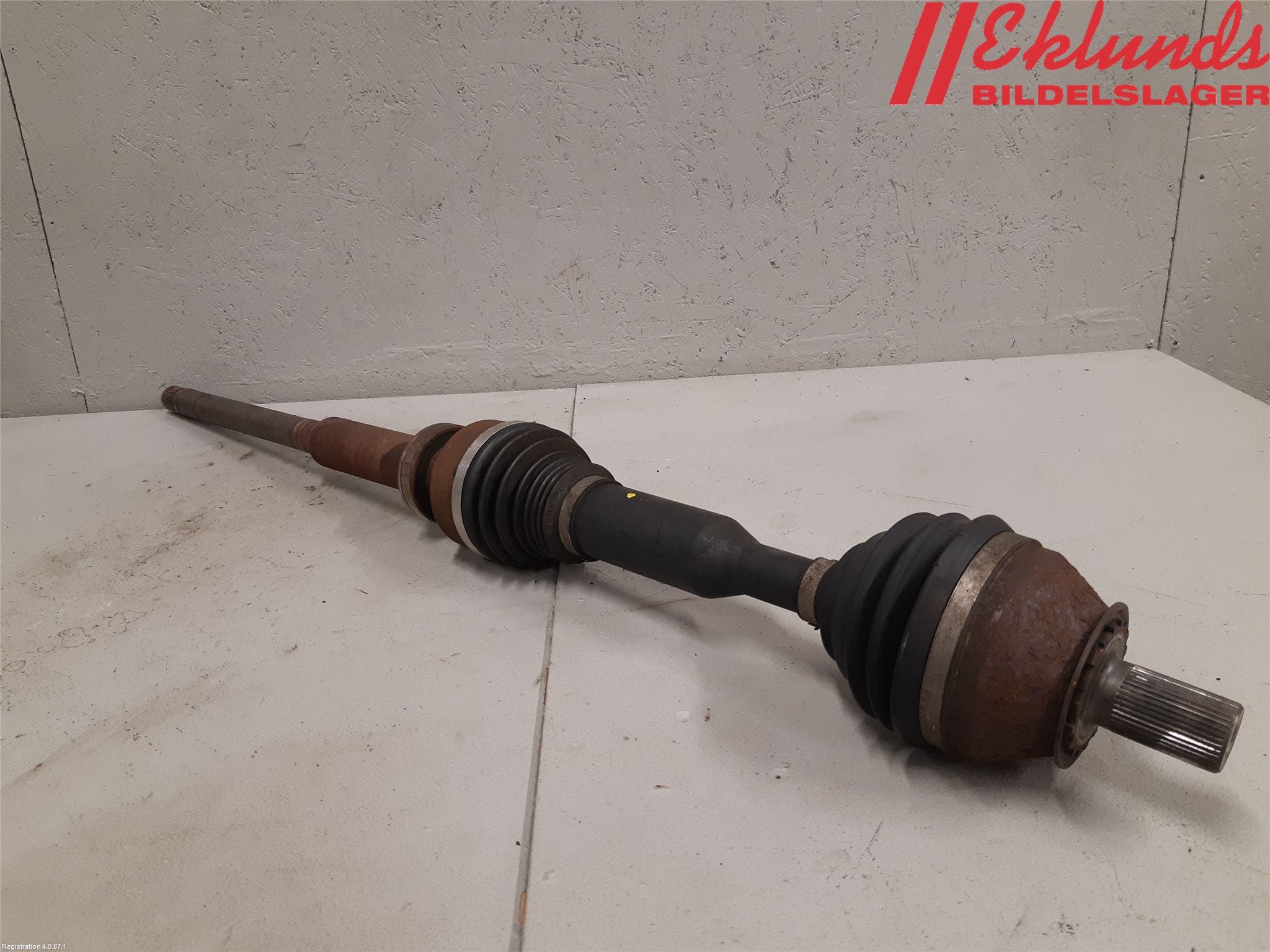 Volvo XC70 14-16 Drivaxel Fram Höger
