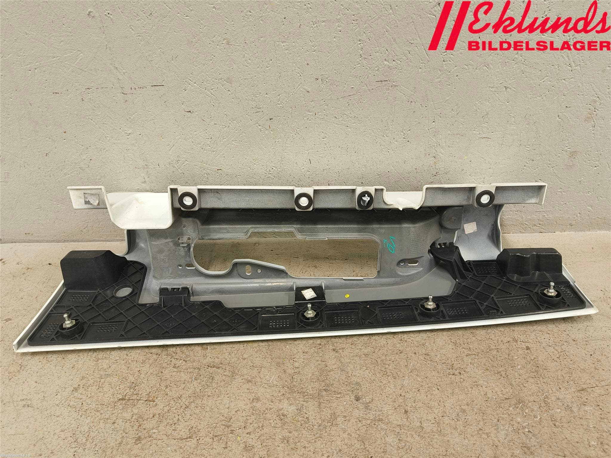 Nissan NV300 16-22 Bakljussarg