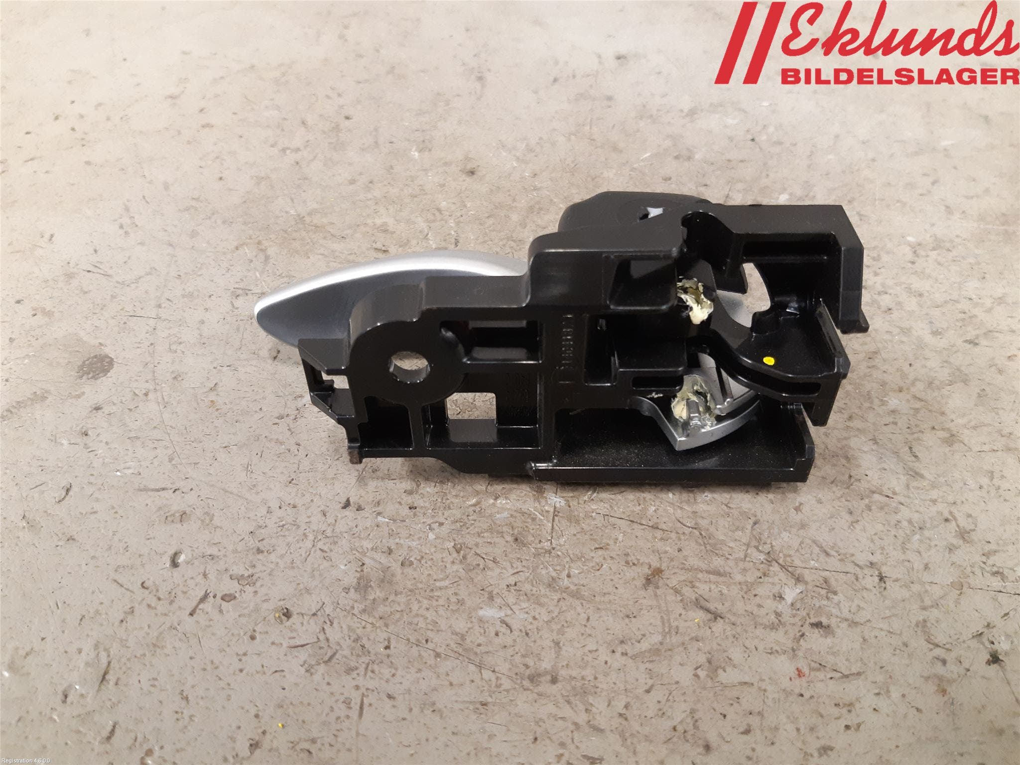 Toyota C-HR 16-23 Dörrhandtag Inre Vä