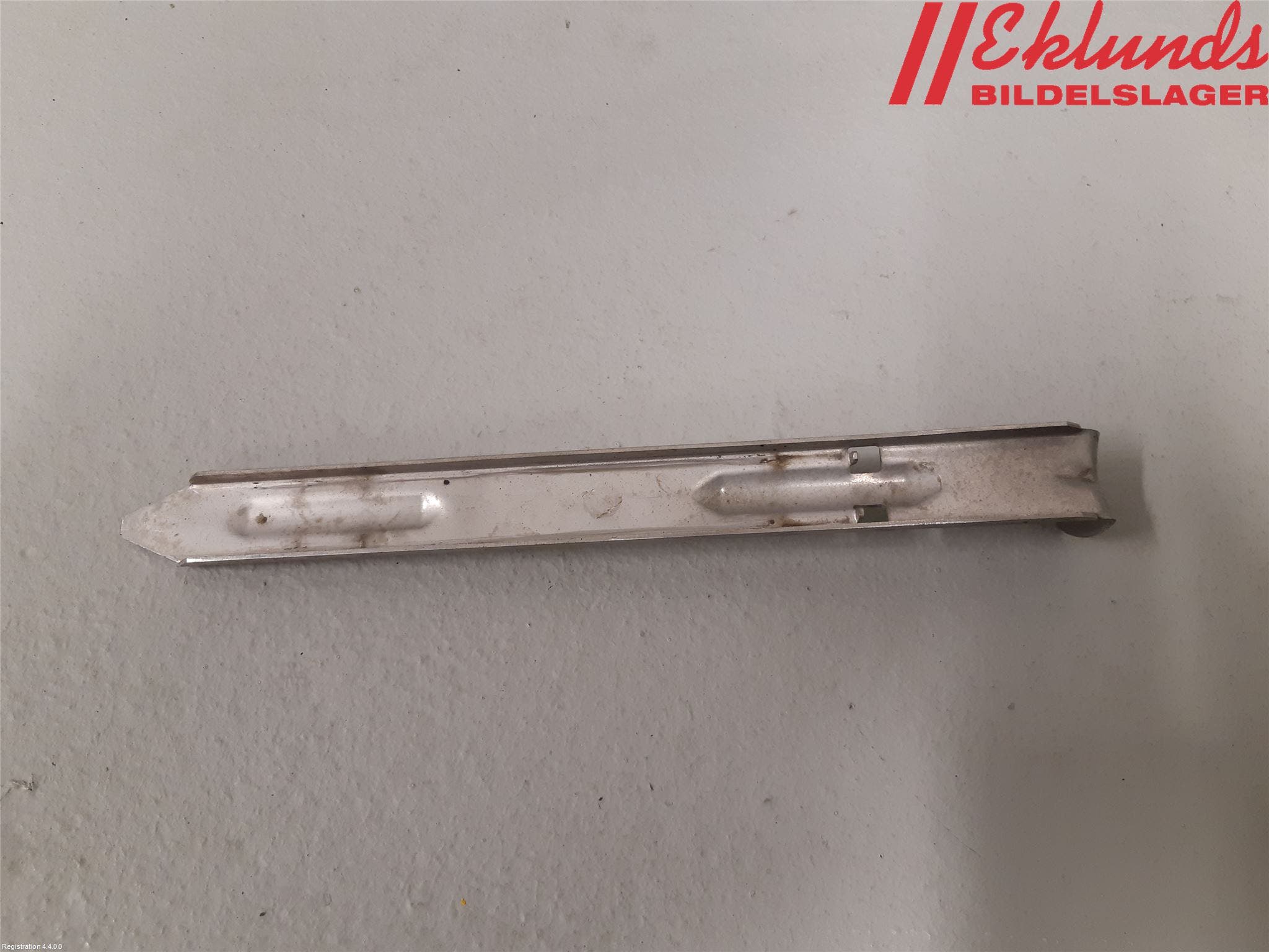 Volvo V70 08-13 Strålkast Fästsarg