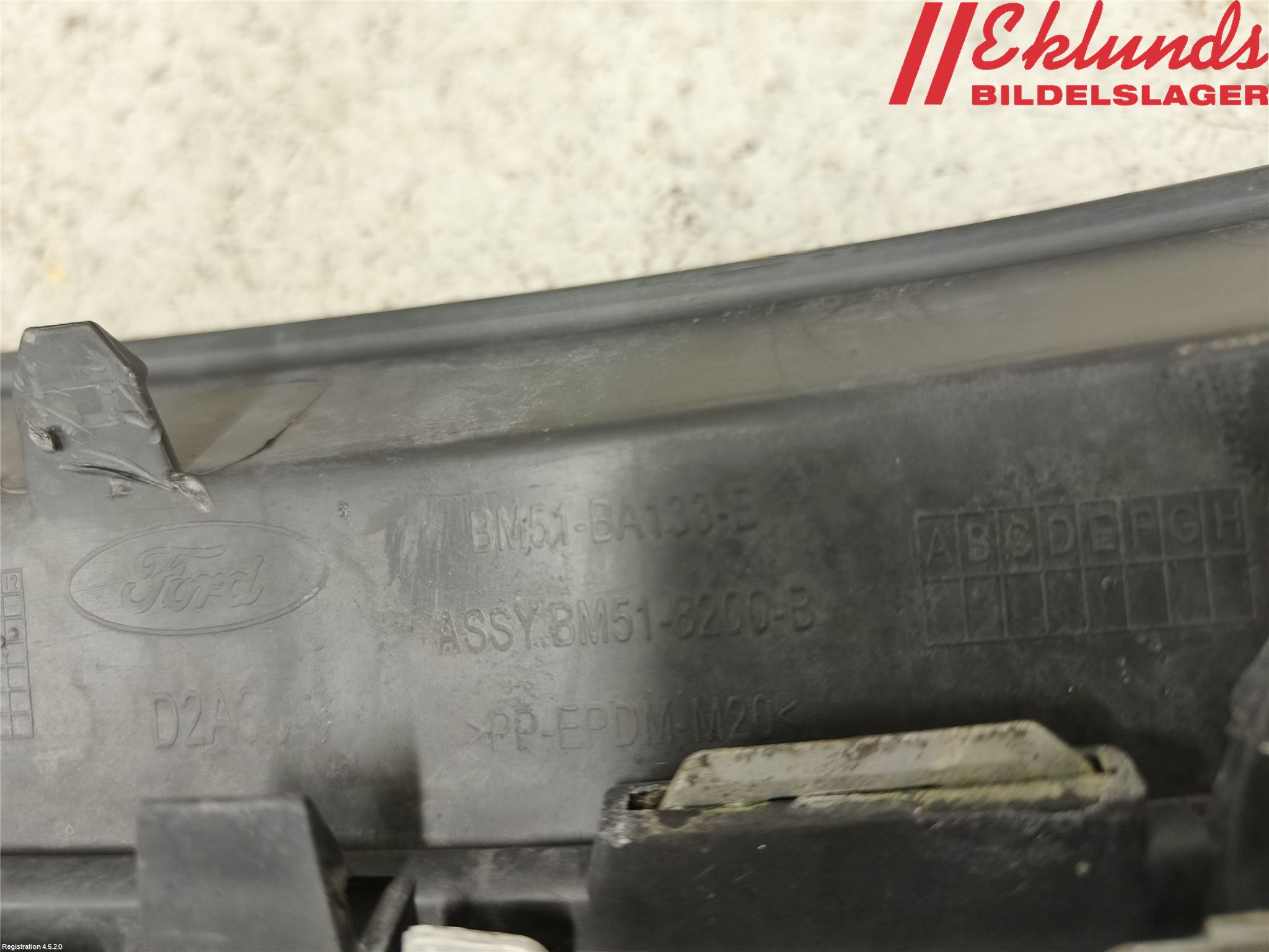 Ford FOCUS 11-14 Grilldel Mitt