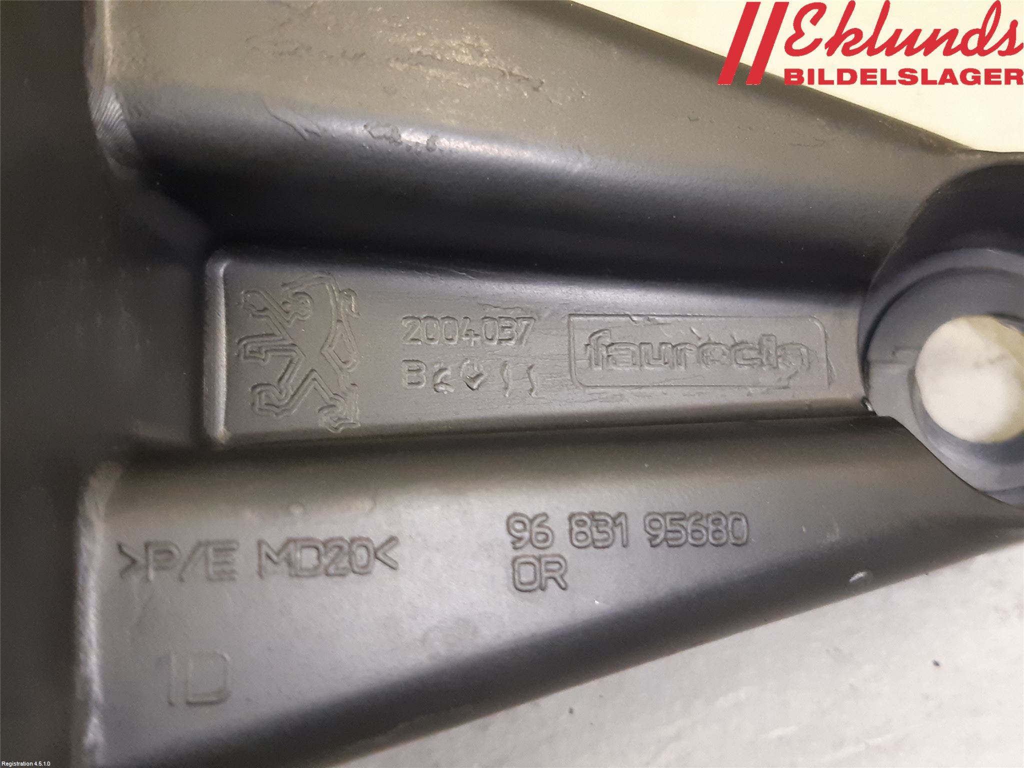 Peugeot 3008 09-16 Stötfångarfäste Bak Hö