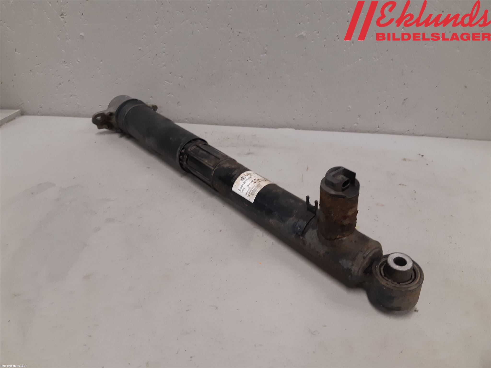 Volkswagen VW PASSAT 15-19 Stötdämpare Bak