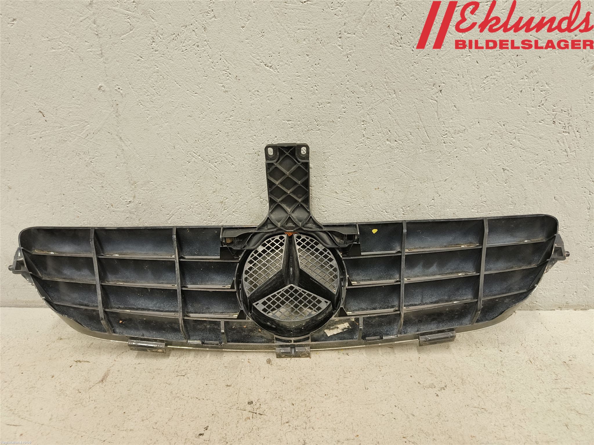 Mercedes-Benz MB CLK (C209) 02-09 Grill Komp