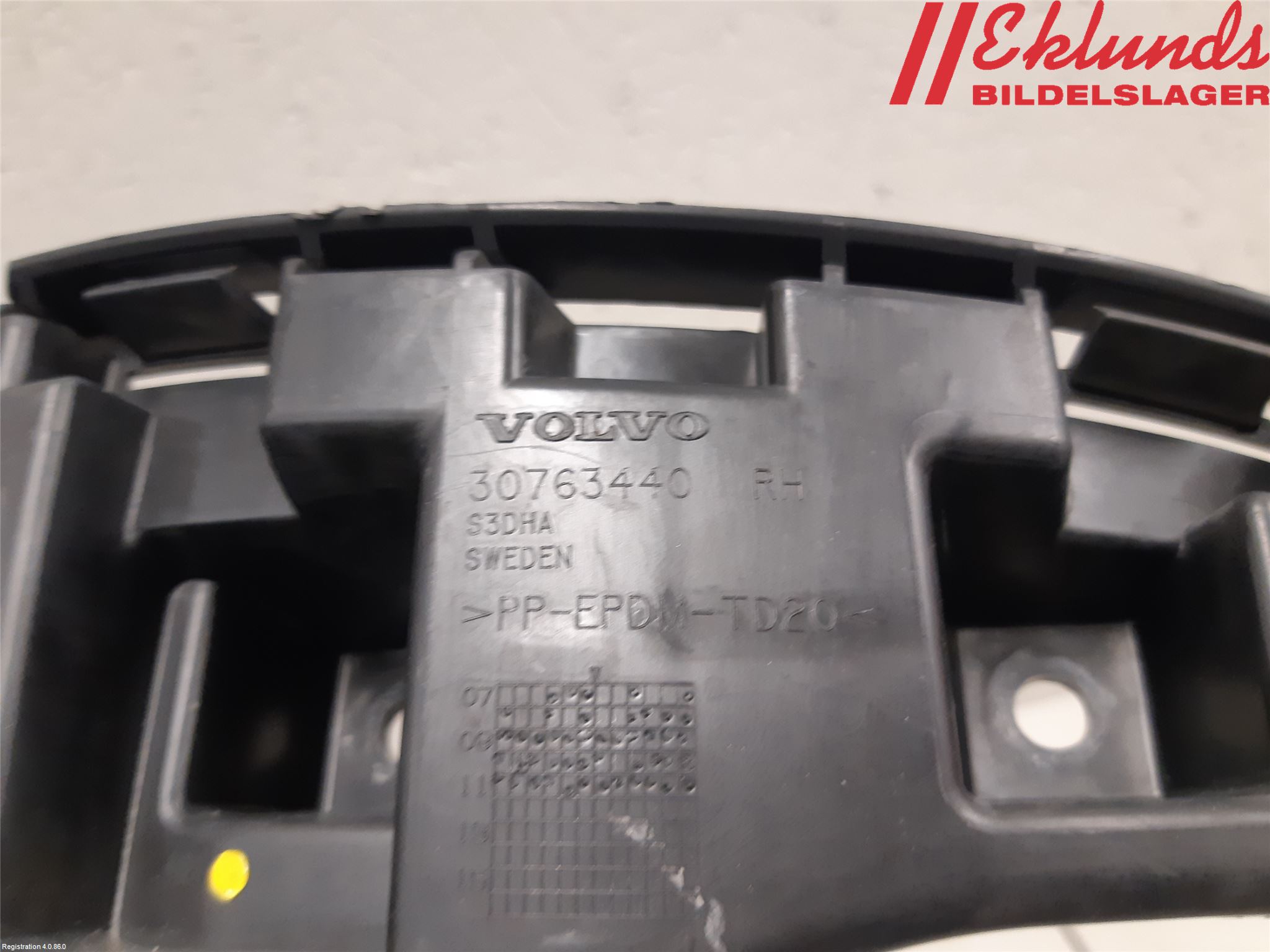 Volvo XC60 09-13 Stötfångarfäste Bak Hö