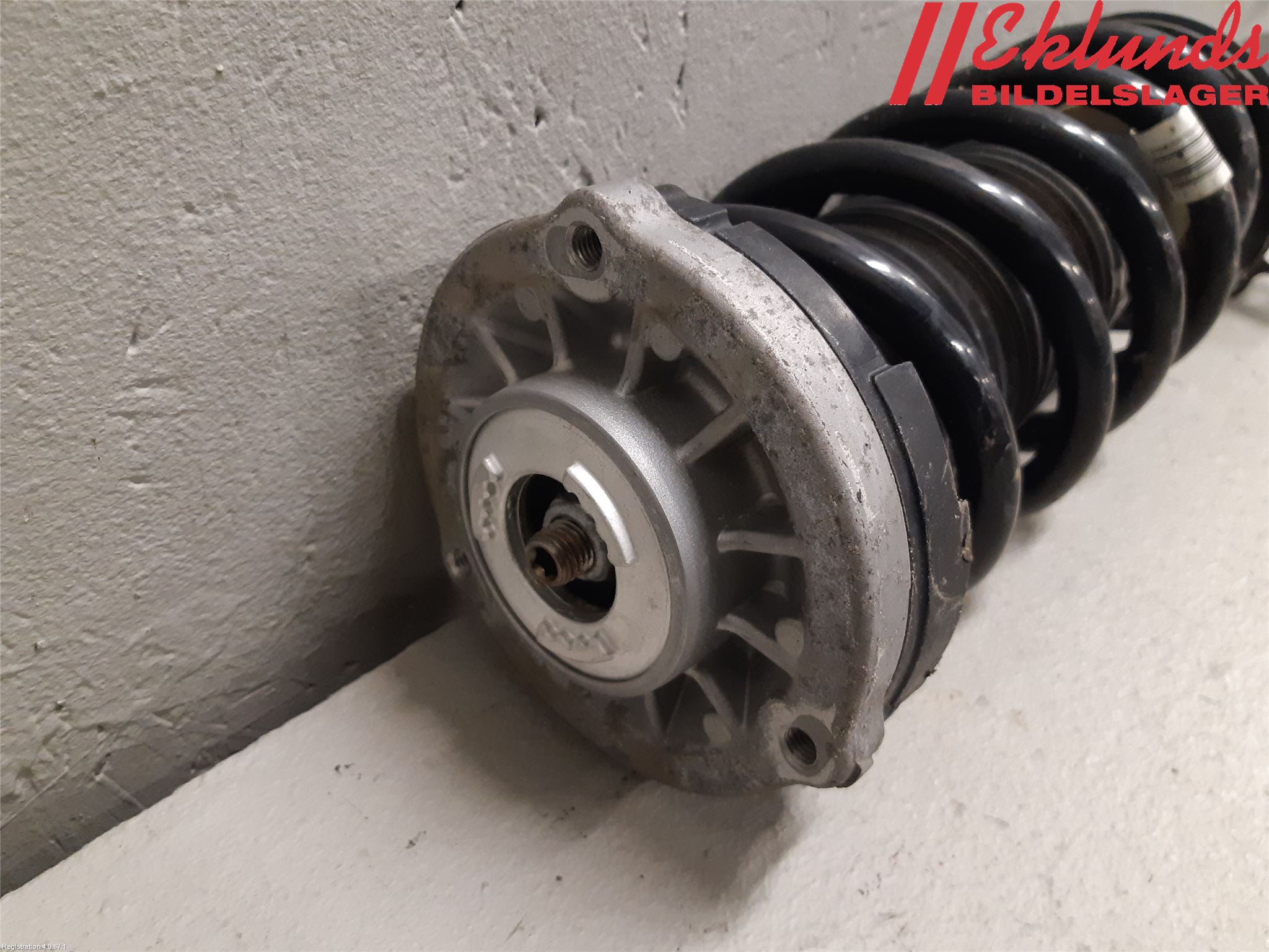 BMW 5 G30/G31/F90 17-23 Fjäderben Fram Höger