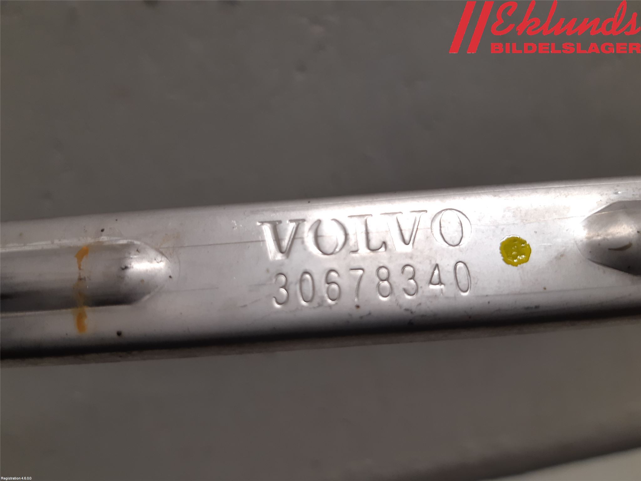 Volvo V70 14-16 Strålkast Fästsarg