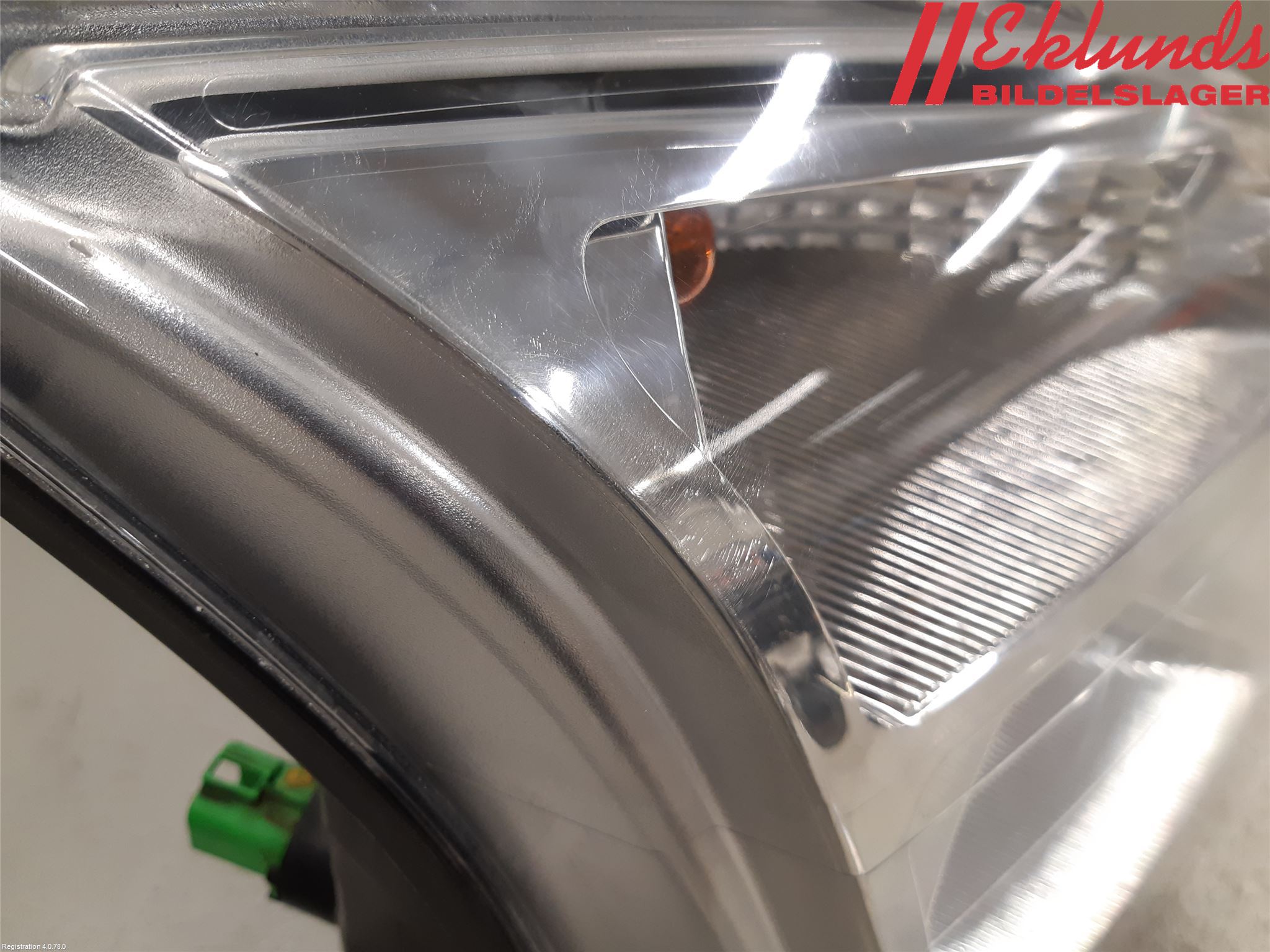 Ford TRANSIT CONNECT 09-13 Strålkastare Höger