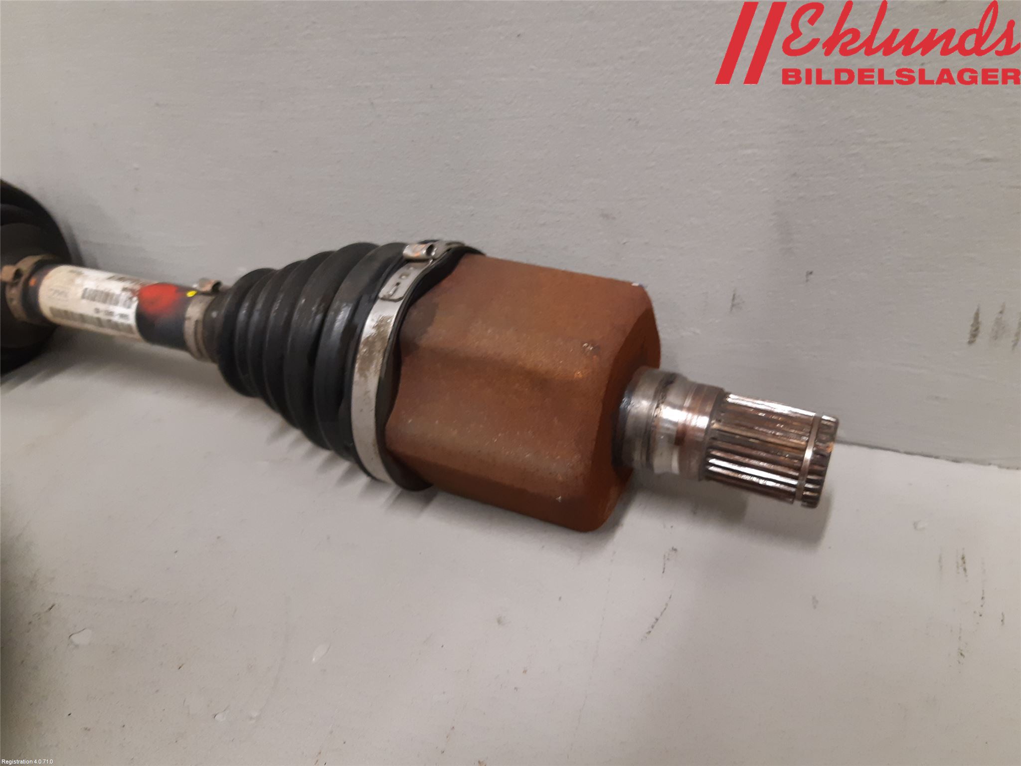 Volvo V70 08-13 Drivaxel Fram Vänster