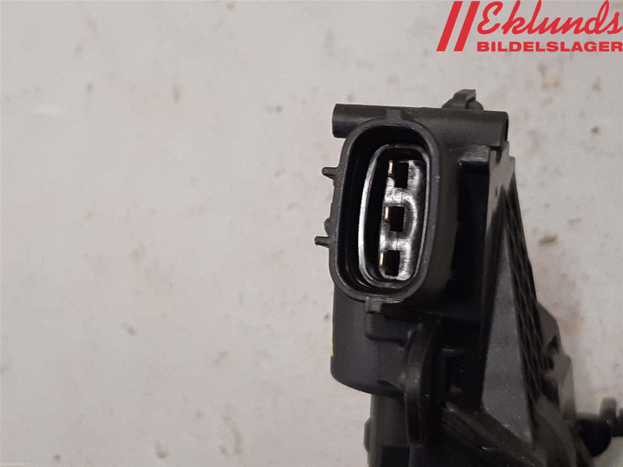 Toyota YARIS XP130 12-14 Låskista Baklucka