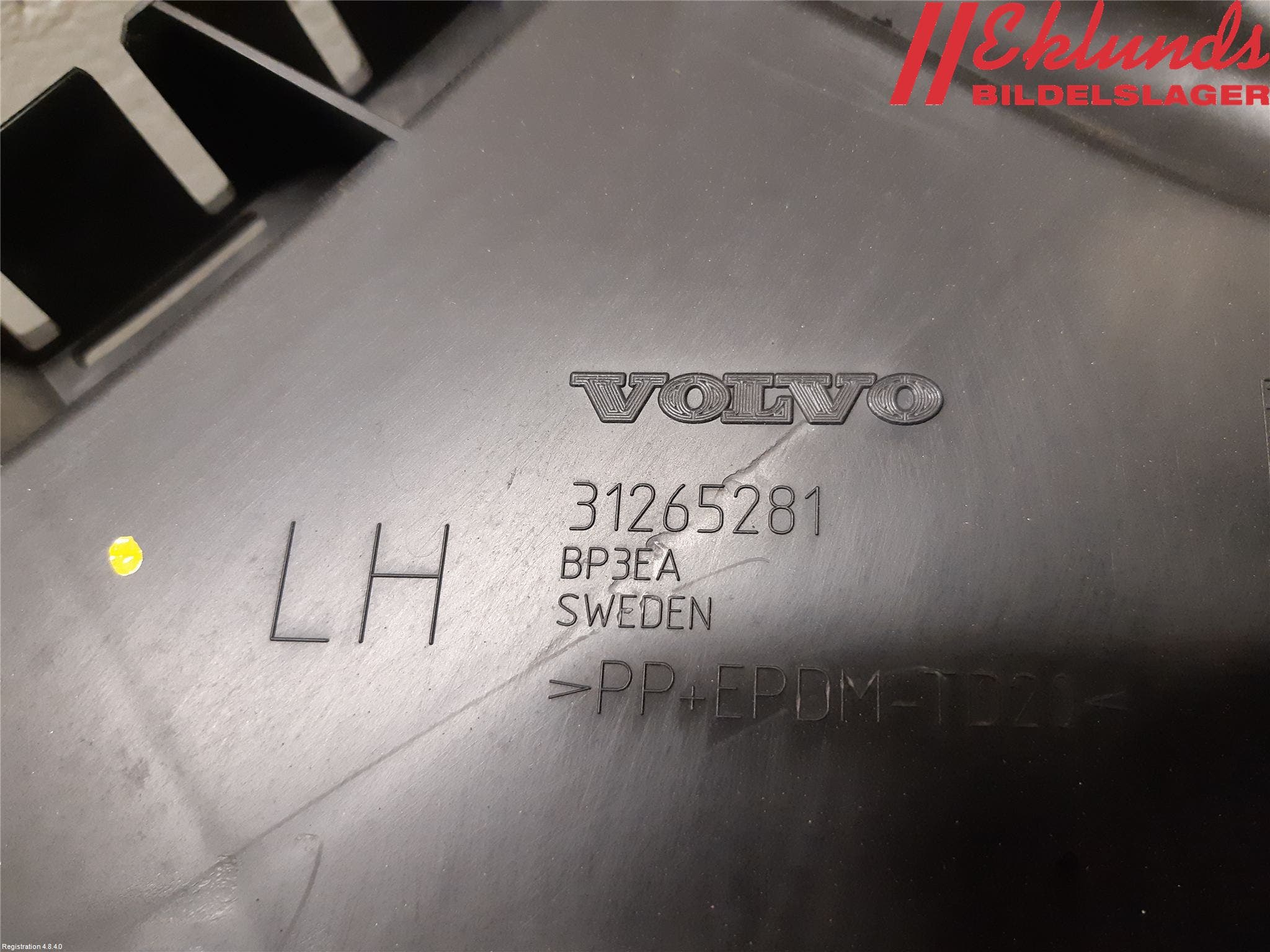 Volvo V60 11-13 Stötfångarfäste Bak Vä