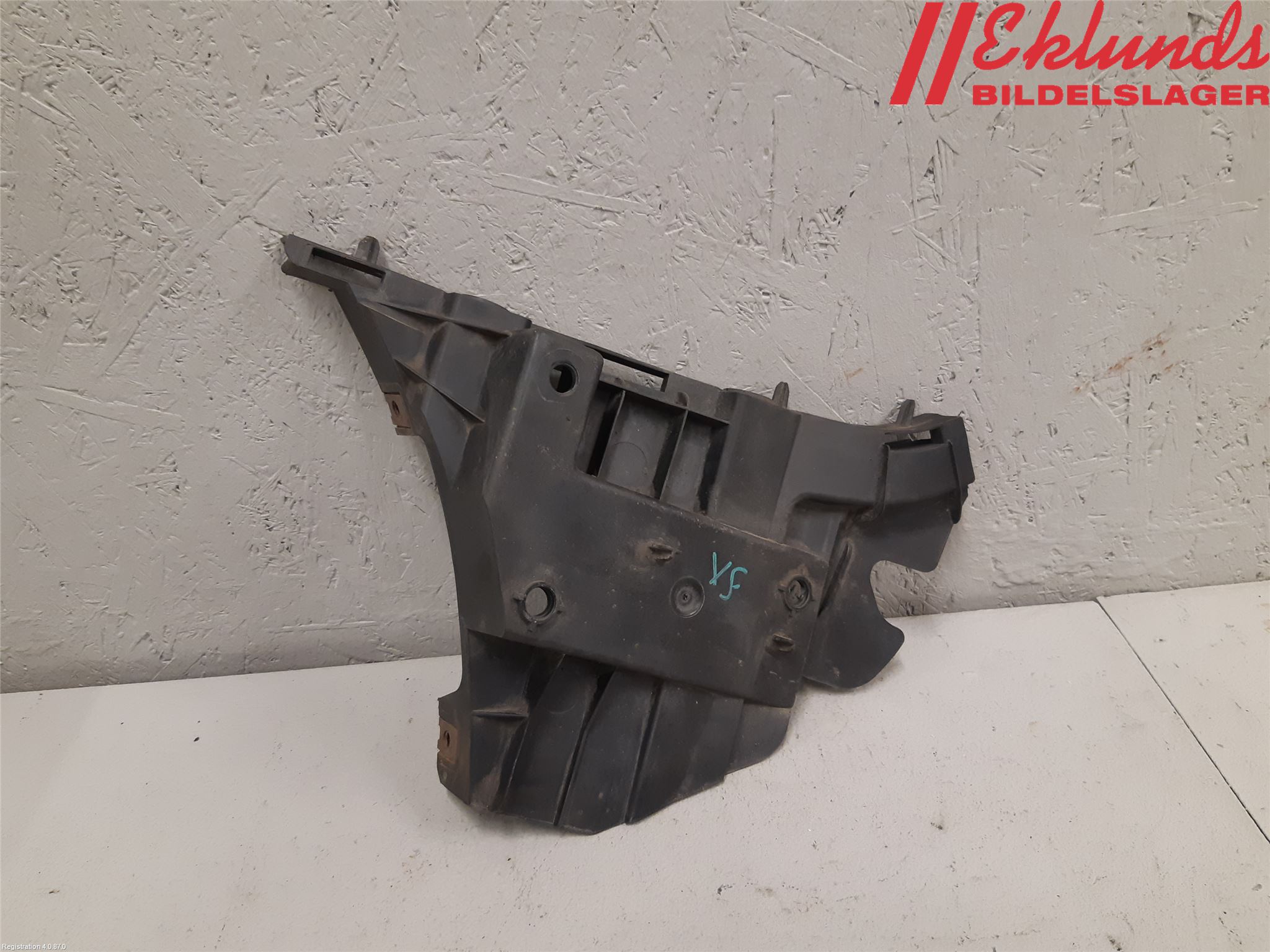 Volvo V70 08-13 Stötfångarfäste Fram Vä