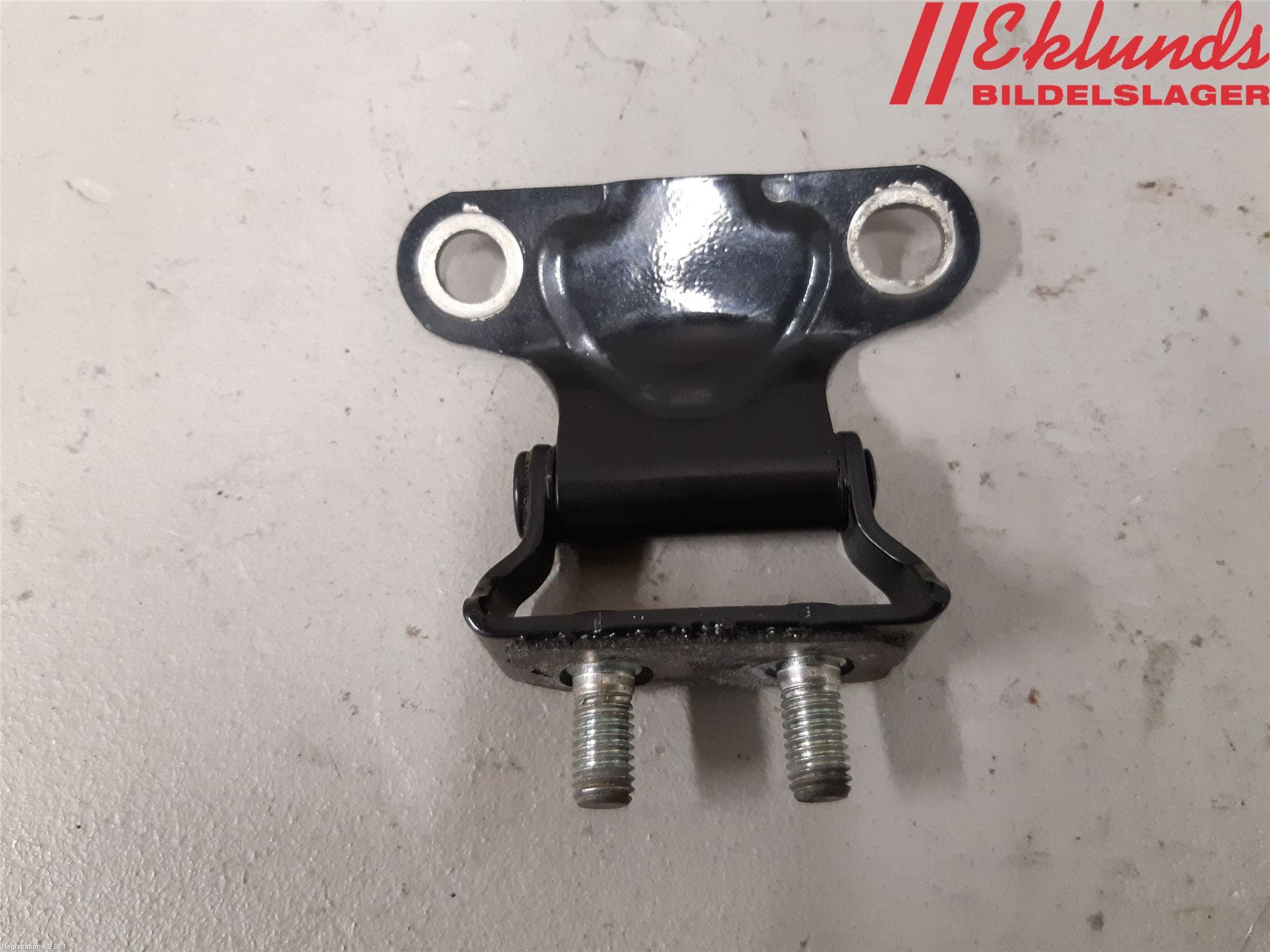 Toyota C-HR 16-23 Bakluckegångjärn Vä