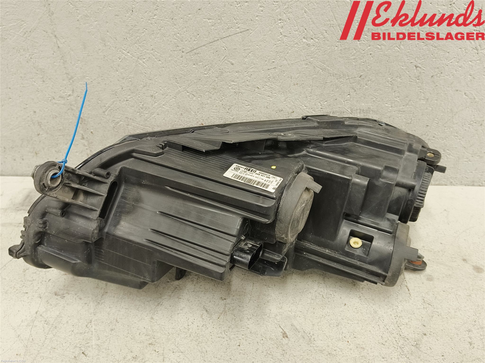 Volkswagen VW PASSAT 11-14 Strålkastare Höger