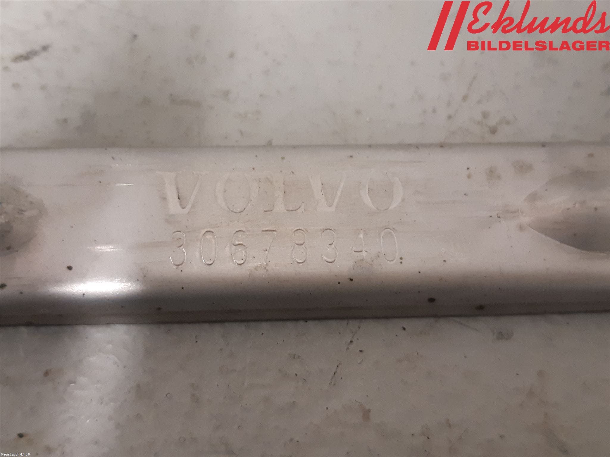 Volvo V70 08-13 Strålkast Fästsarg