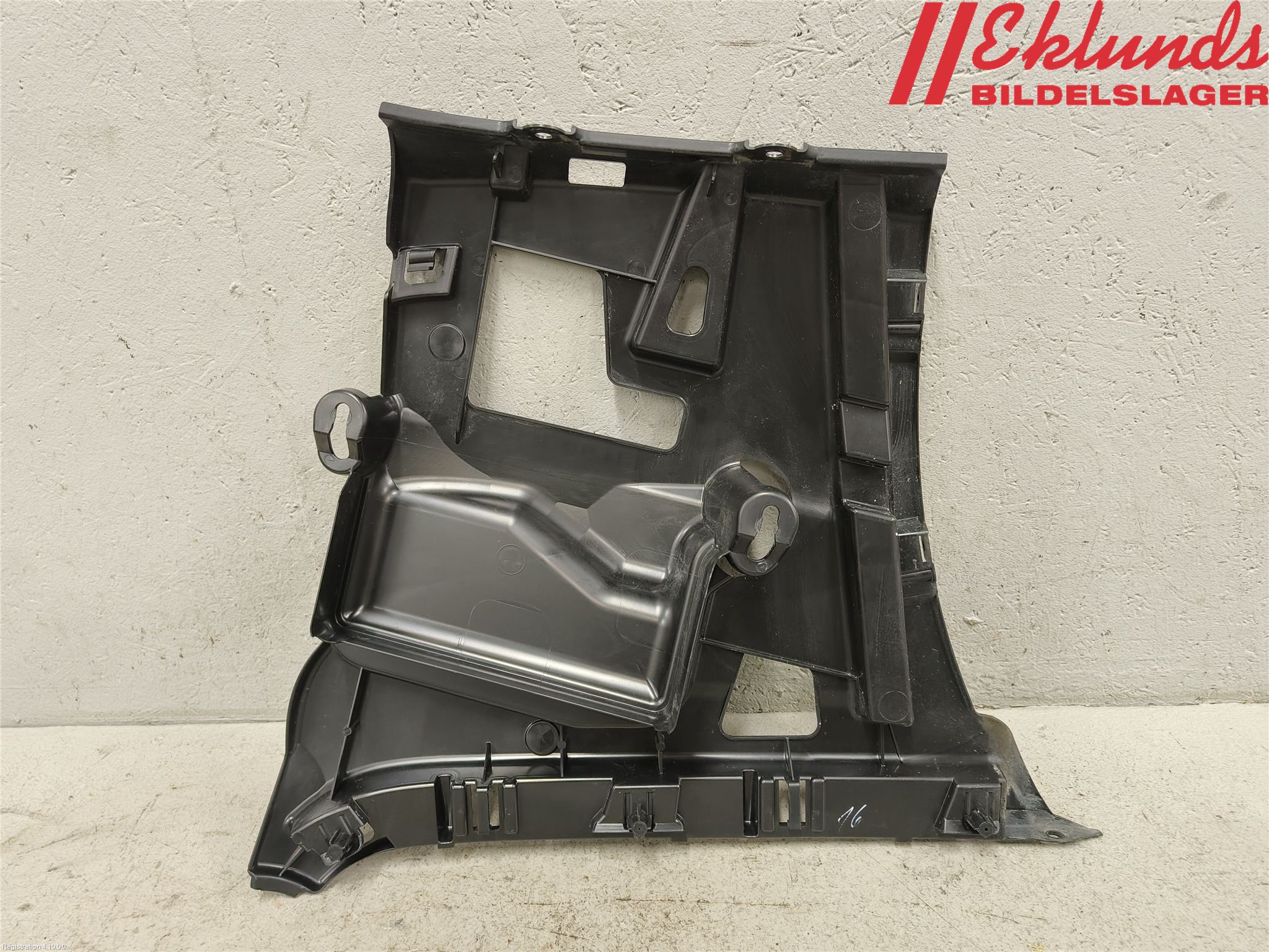 BMW 3 F30/F31/F80 12-19 Stötfångarfäste Bak Hö