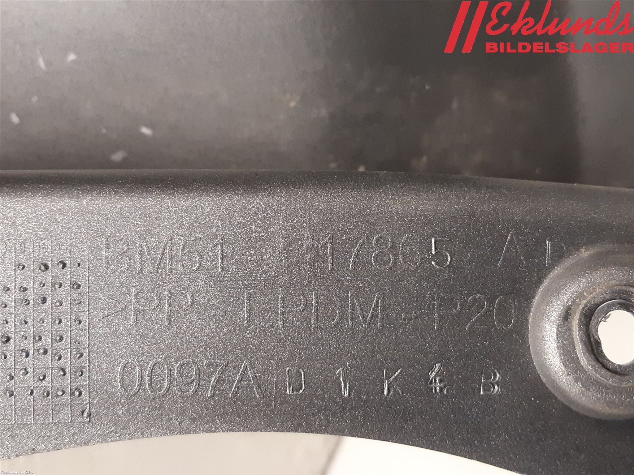 Ford FOCUS 11-14 Stötfångardel Bak Vä