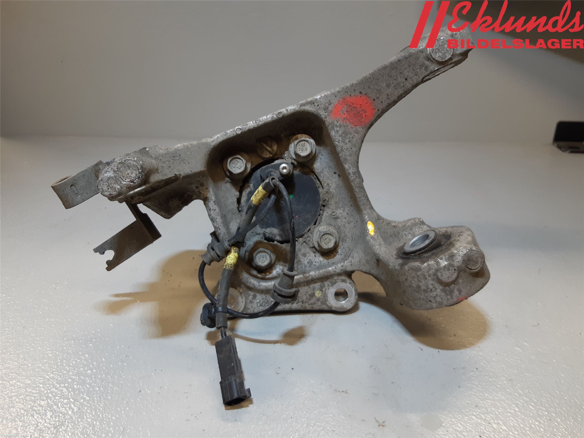 Ford MONDEO 15-22 Hjullagerhus-Spindel Vä B