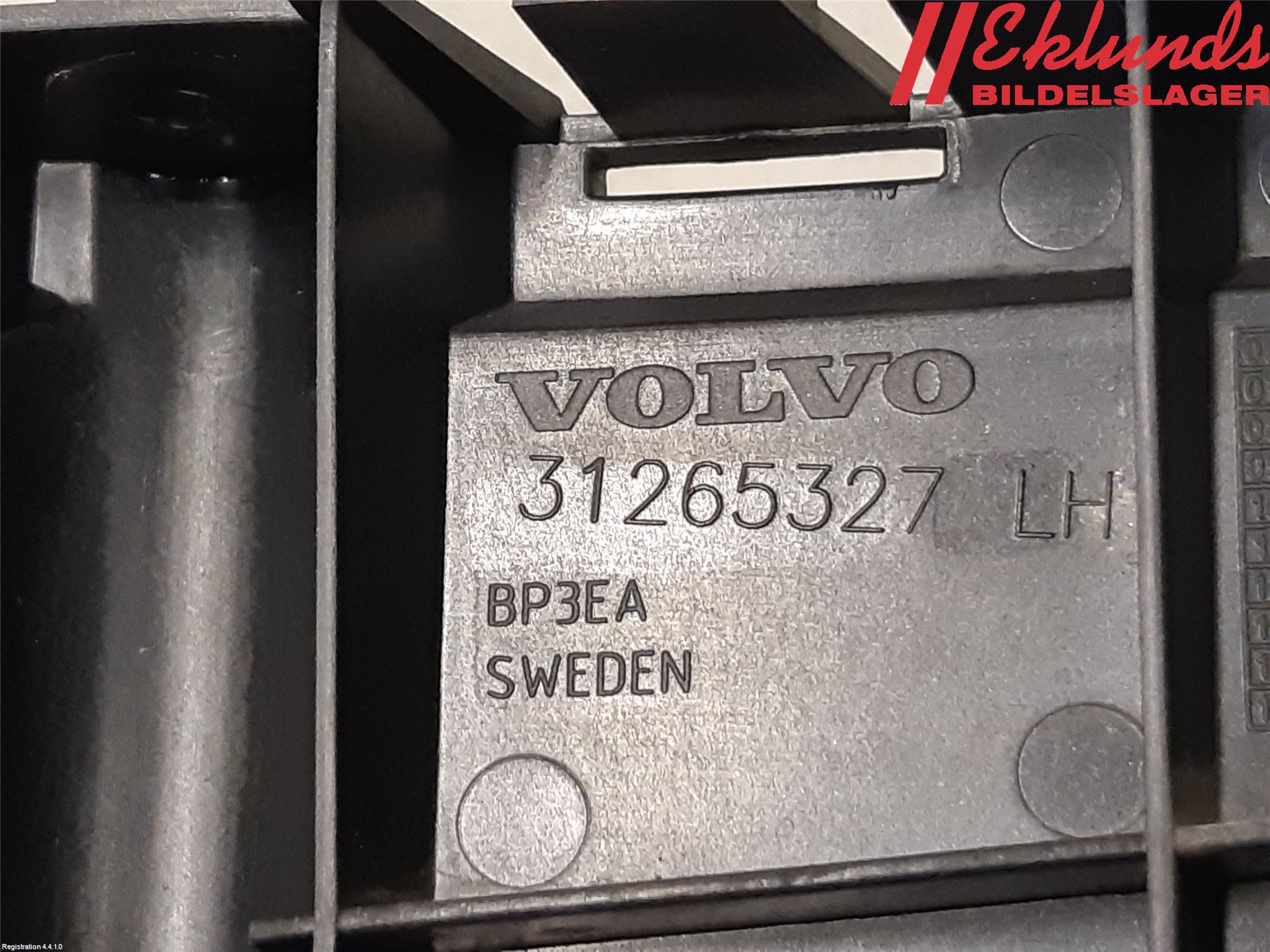 Volvo V70 08-13 Stötfångarfäste Bak Vä