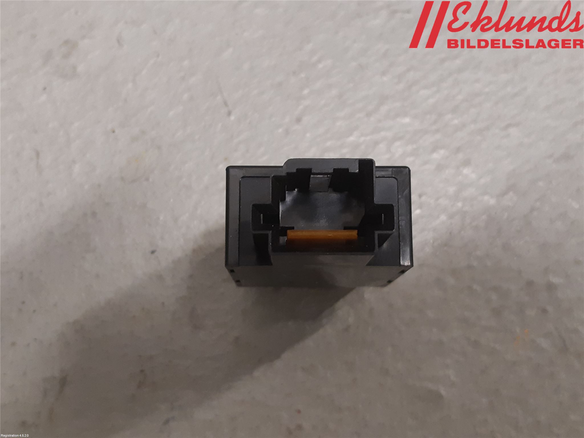 Mitsubishi OUTLANDER 13-21 Strömställare Baklucka