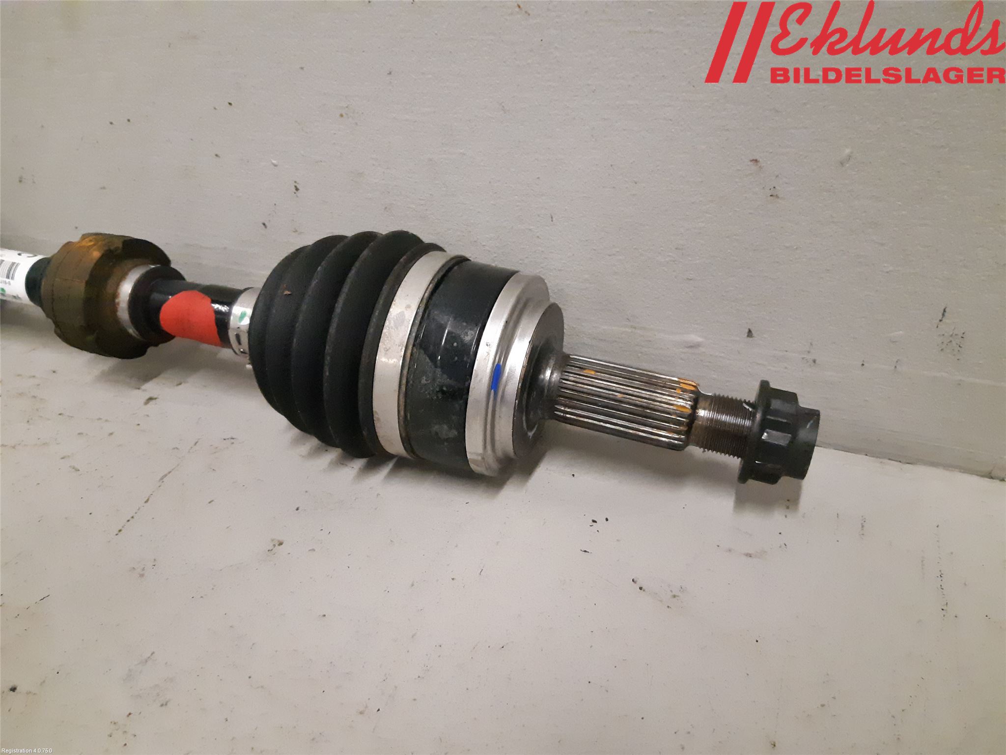 Toyota C-HR 16-23 Drivaxel Fram Vänster