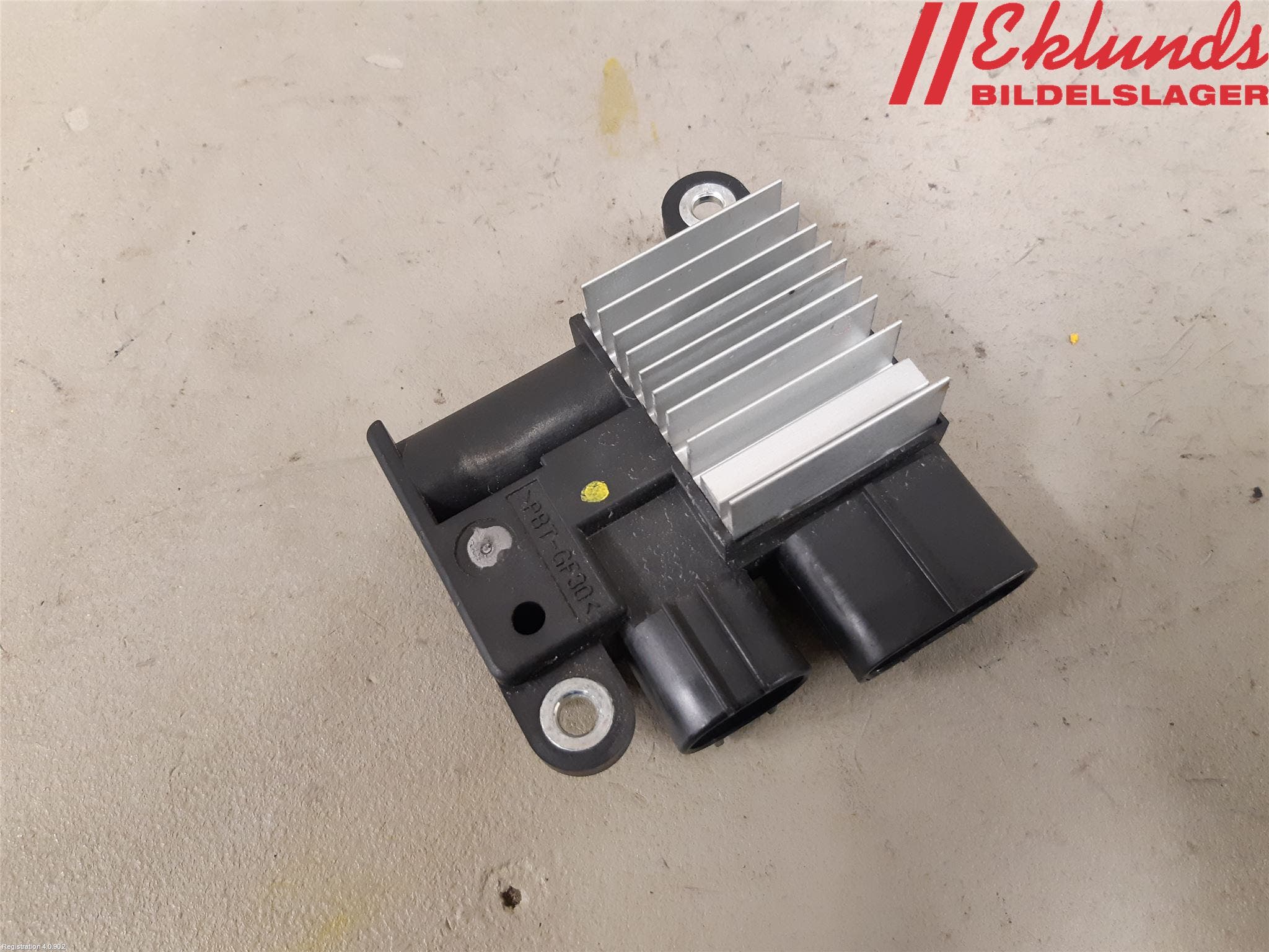 Toyota YARIS XP21 20- Kylfläktsmotstånd