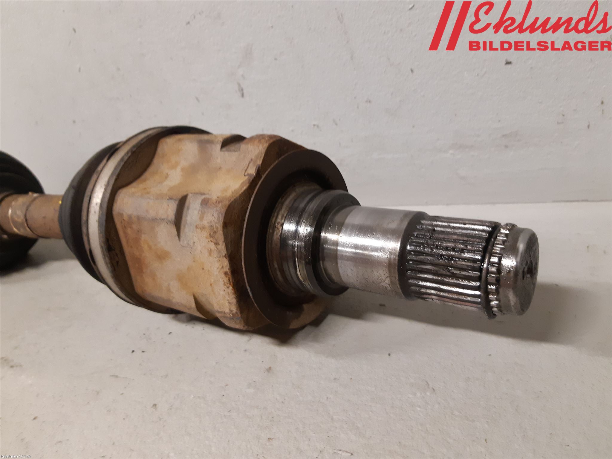 Toyota HILUX 05-16 Drivaxel Fram Vänster