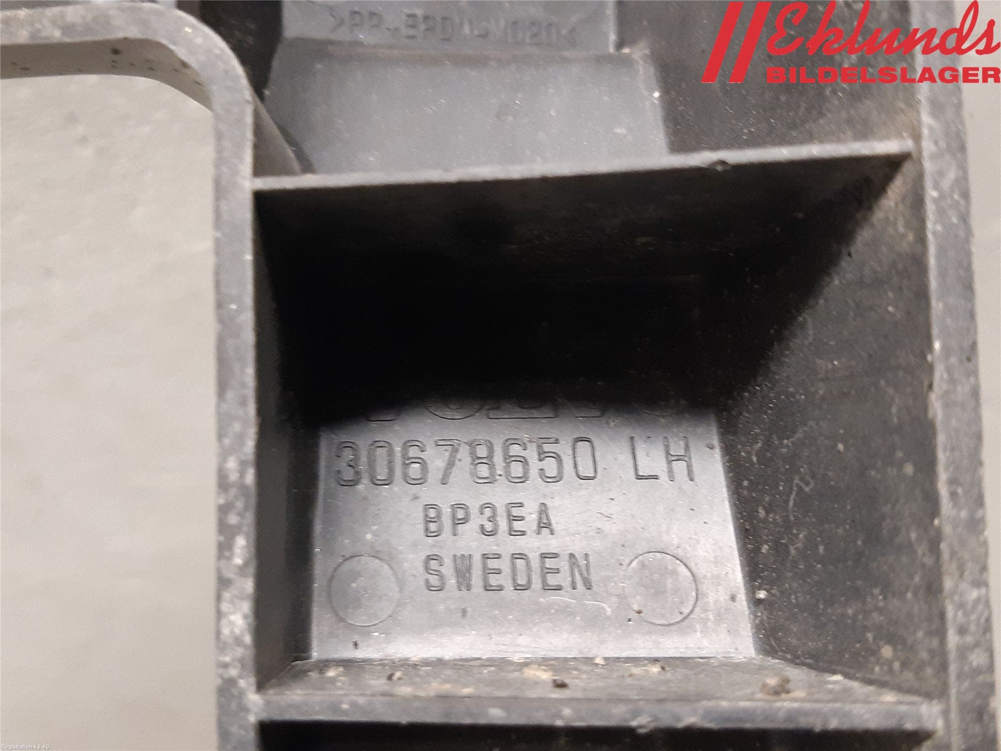 Volvo V70 14-16 Stötfångarfäste Bak Vä