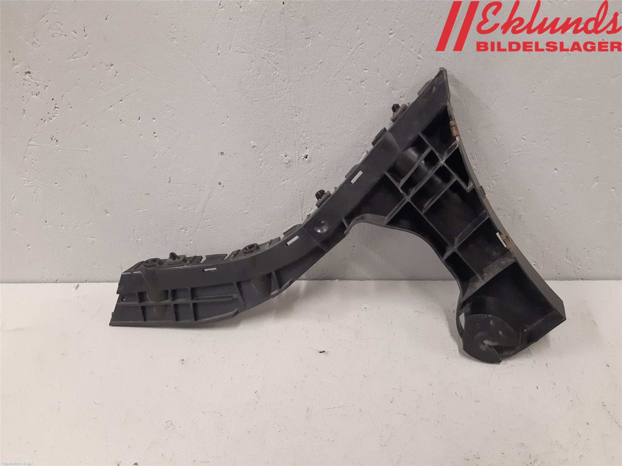 Volvo XC60 09-13 Stötfångarfäste Bak Vä