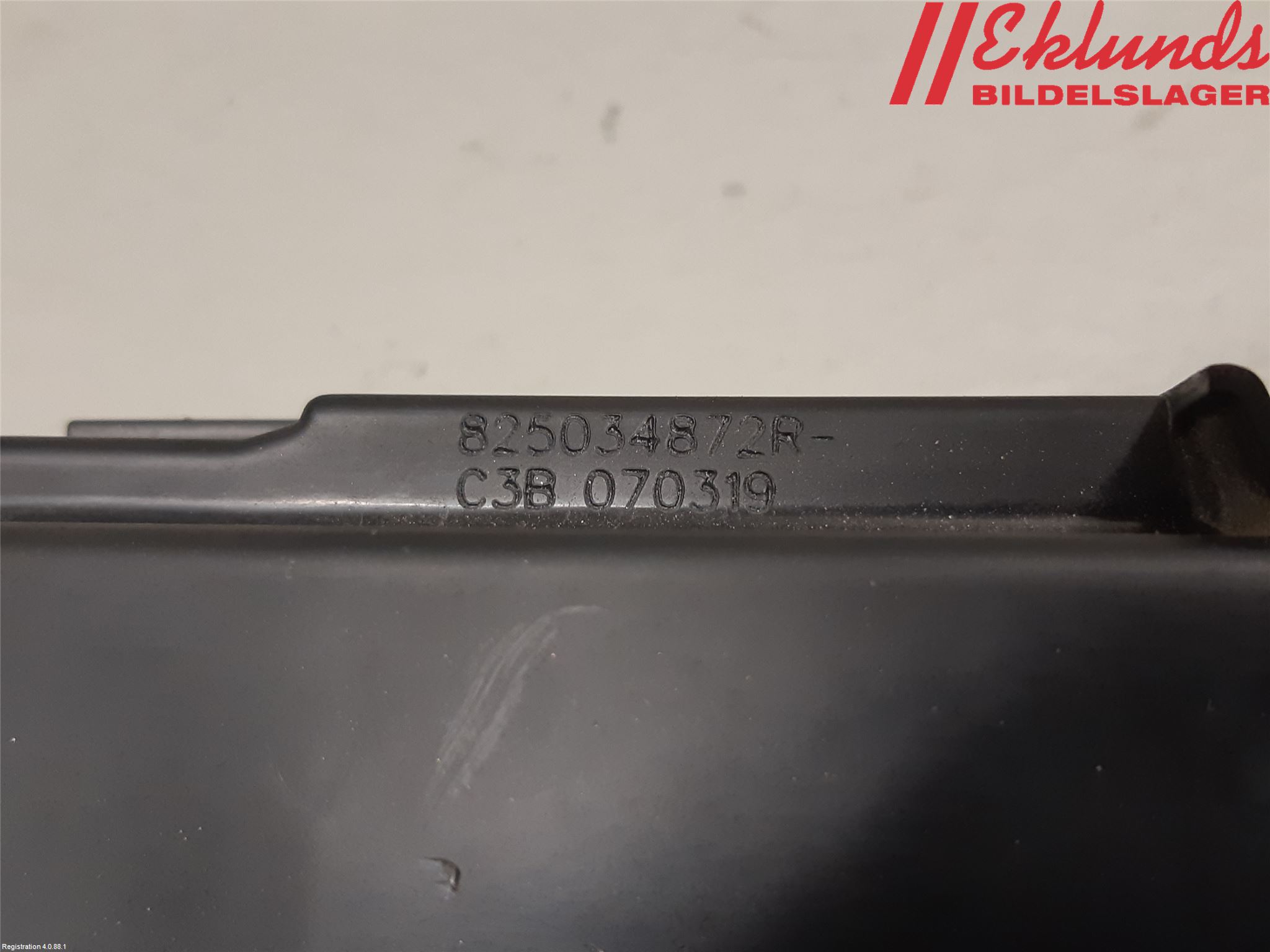 Dacia DUSTER 18-24 Låskista-Dörrlås