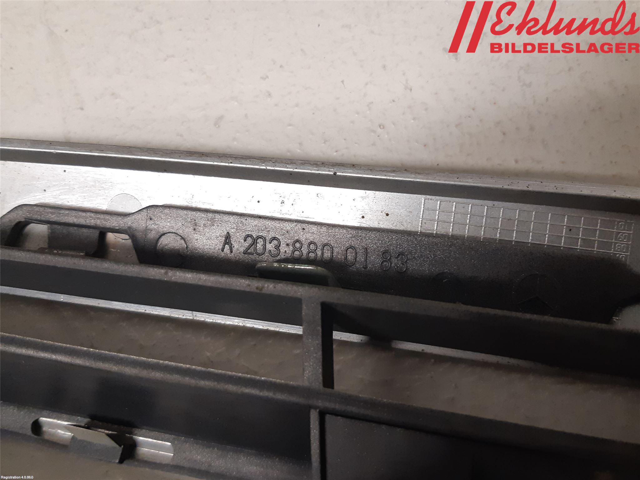 Mercedes-Benz MB C (203) 00-07 Grill Komp