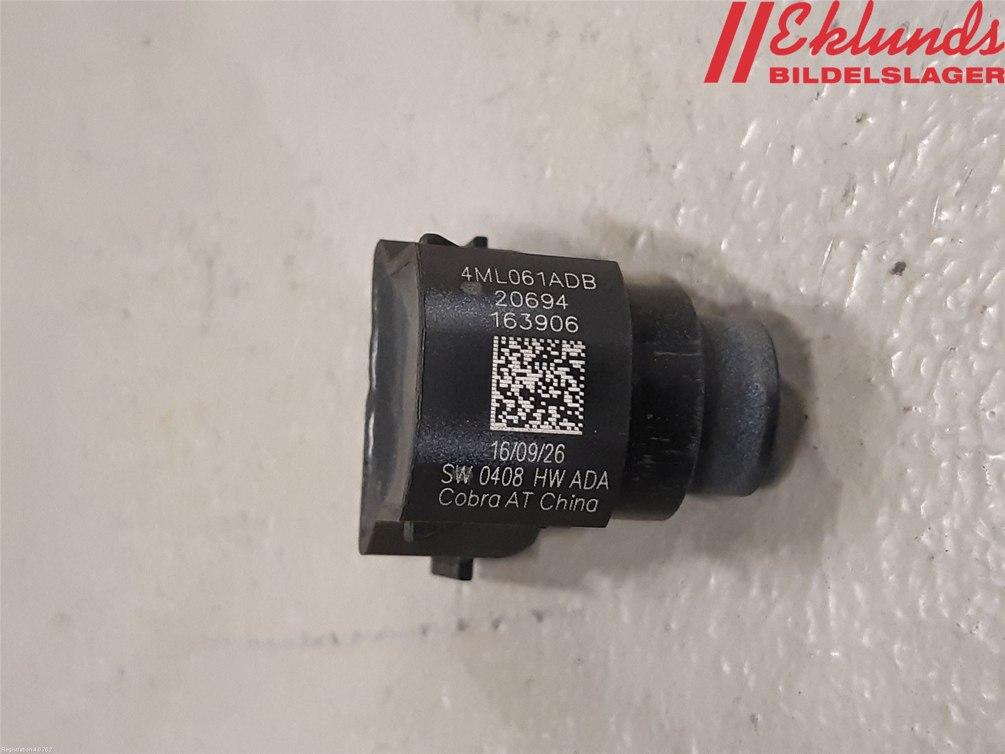 Toyota AVENSIS 16-18 Parkeringshjälp Frontsensor