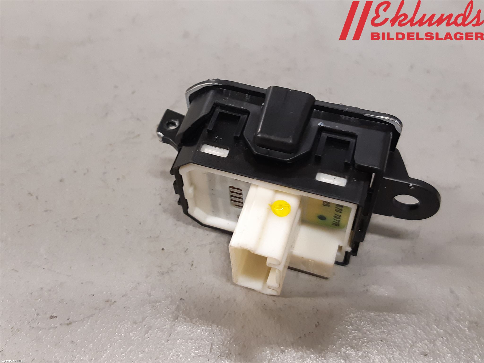 Renault KADJAR 15- Strömställare Spegel