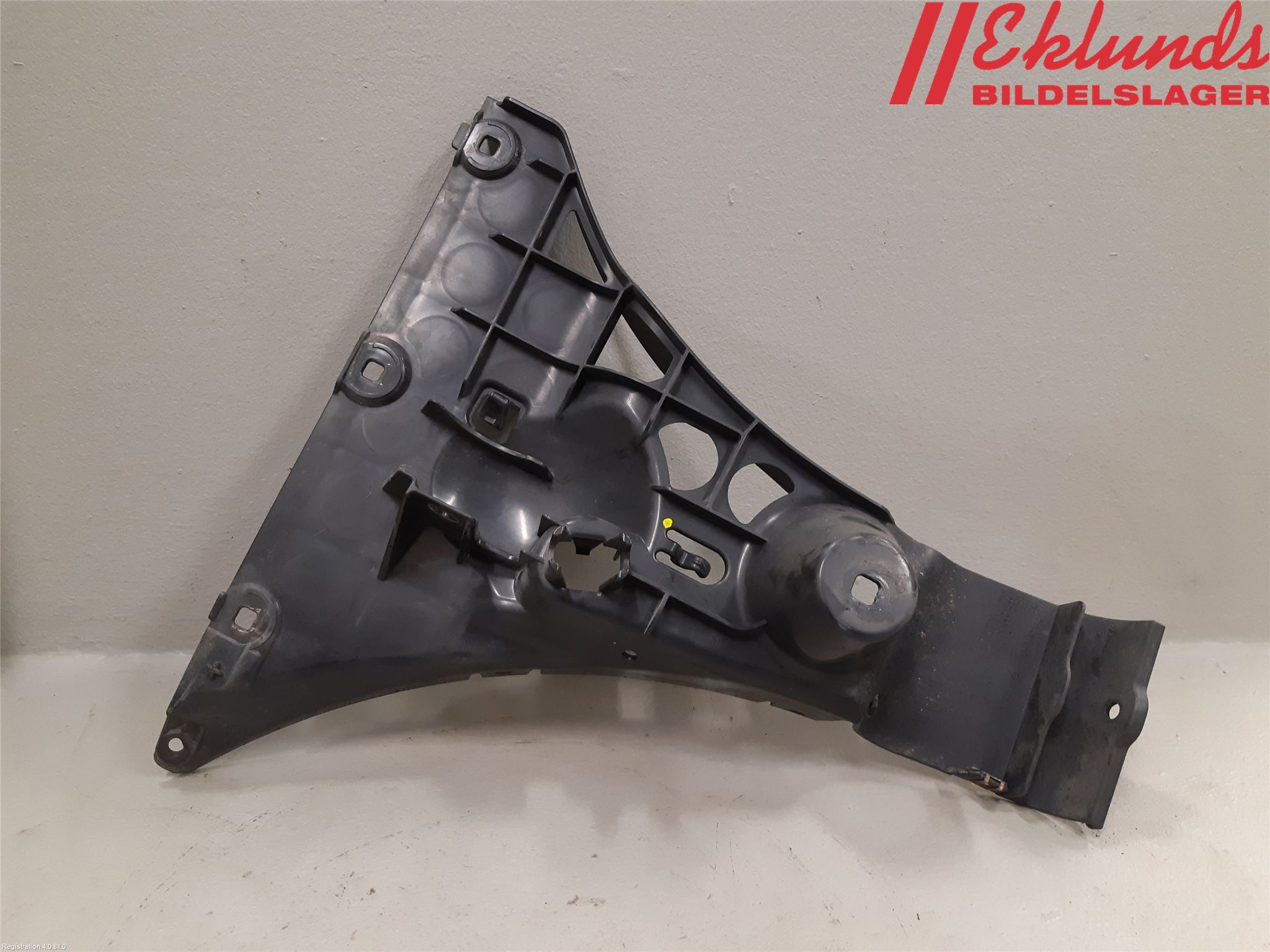 BMW 5 E60/61 Sed/Tou 02-10 Stötfångarfäste Bak Hö