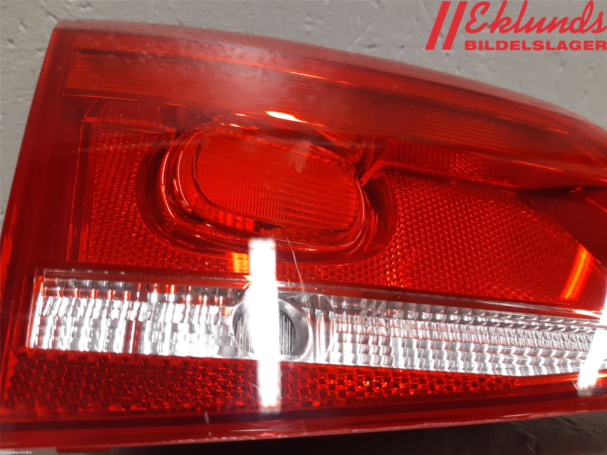 Volkswagen VW PASSAT 11-14 Bakljus Lucka Vä
