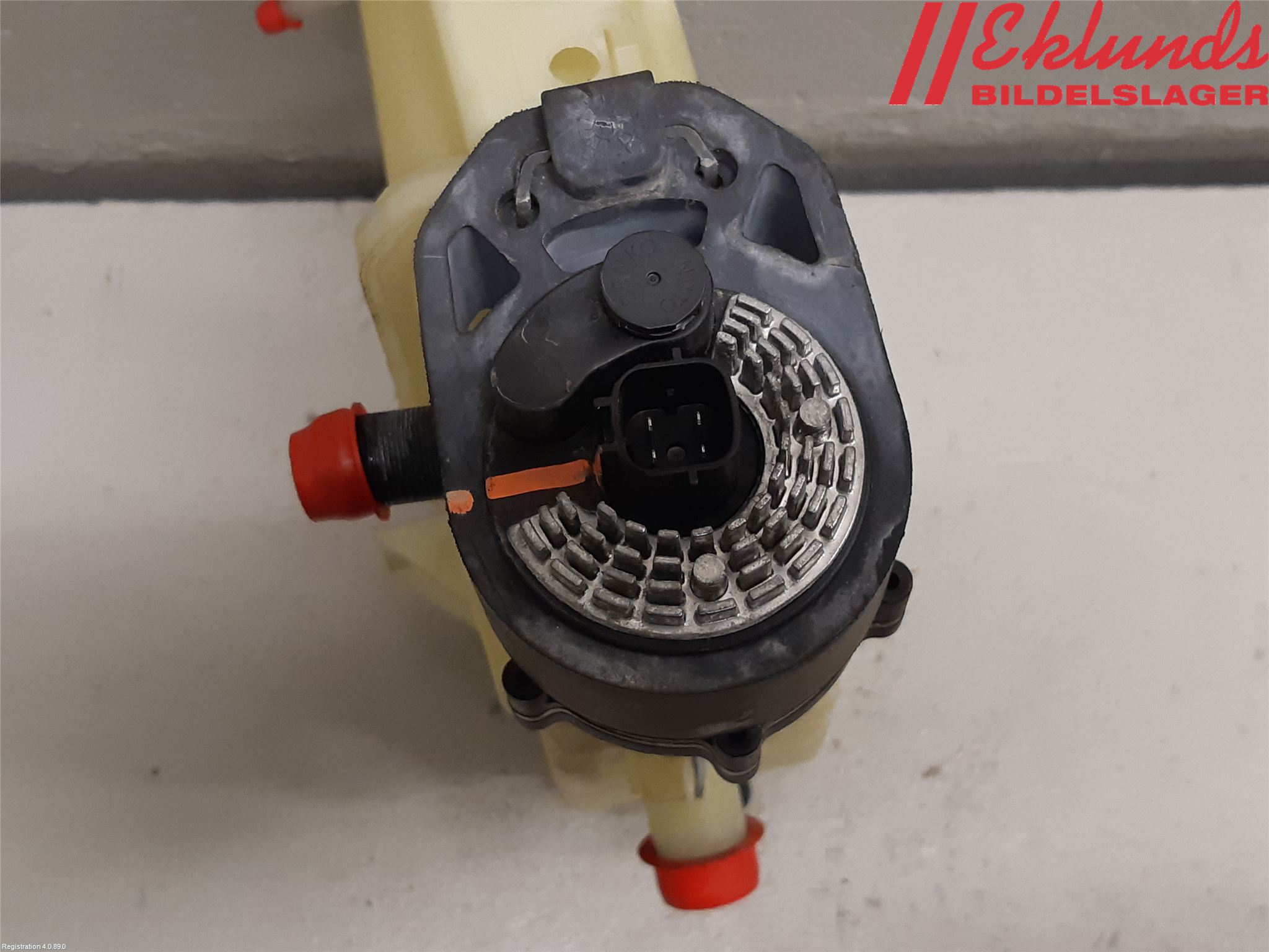 Tesla MODEL S 13- Vattenpump