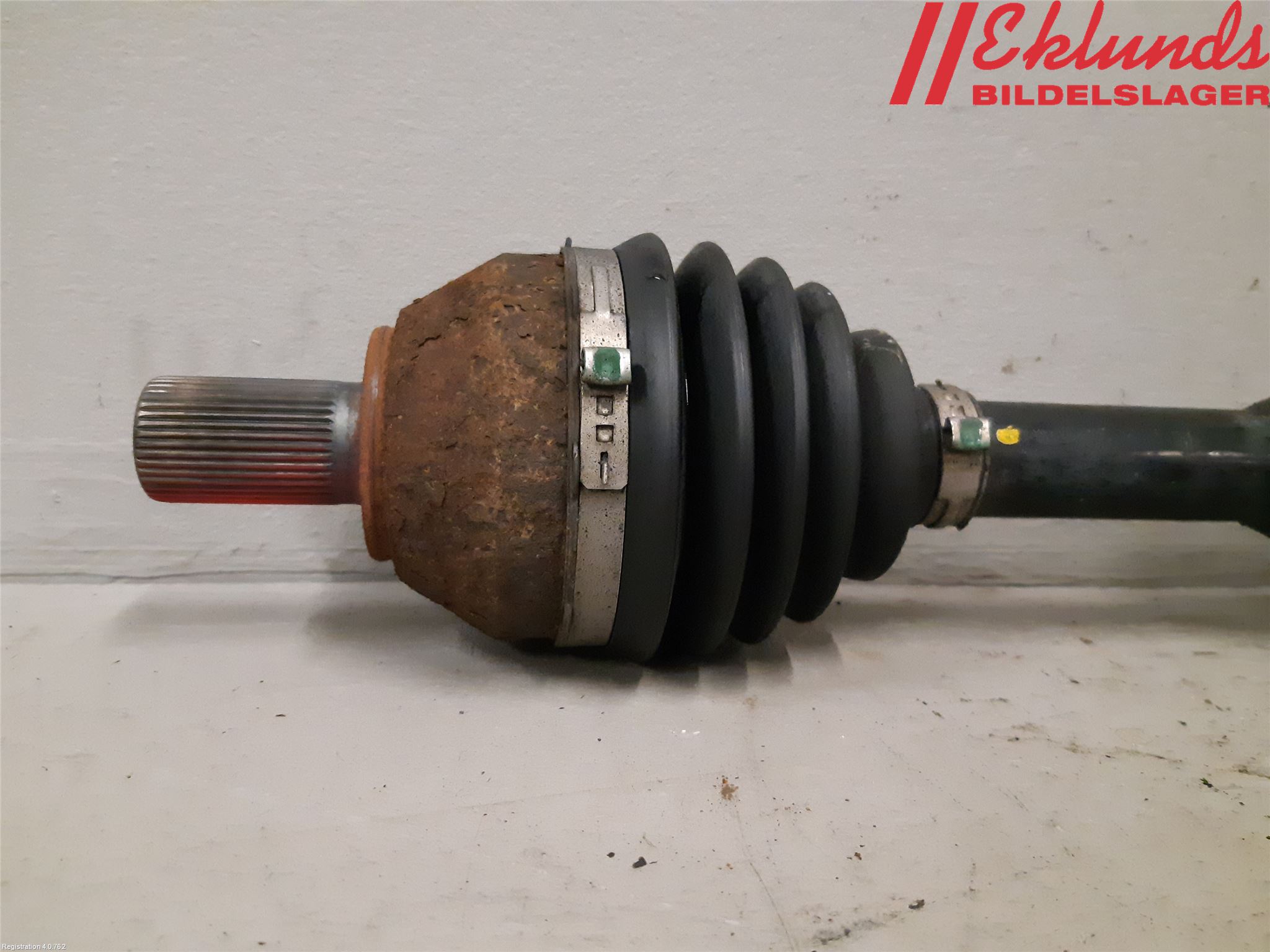 Volvo V60 CROSS COUNTRY 16-18 Drivaxel Fram Vänster