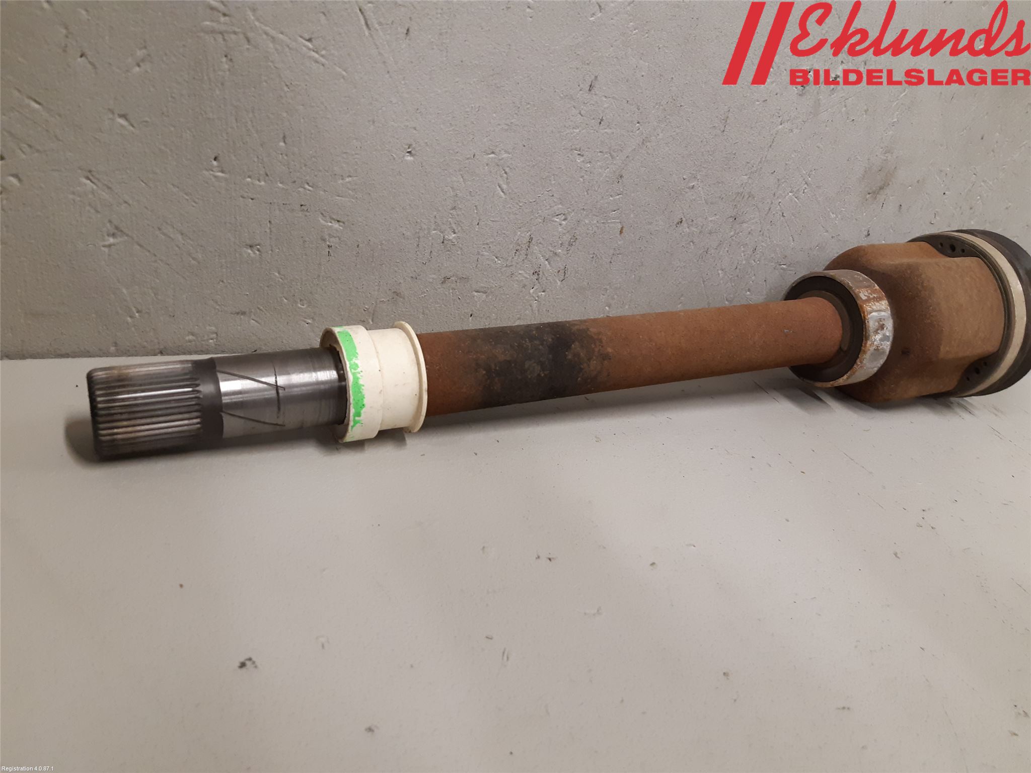 Nissan NV300 16-22 Drivaxel Fram Höger