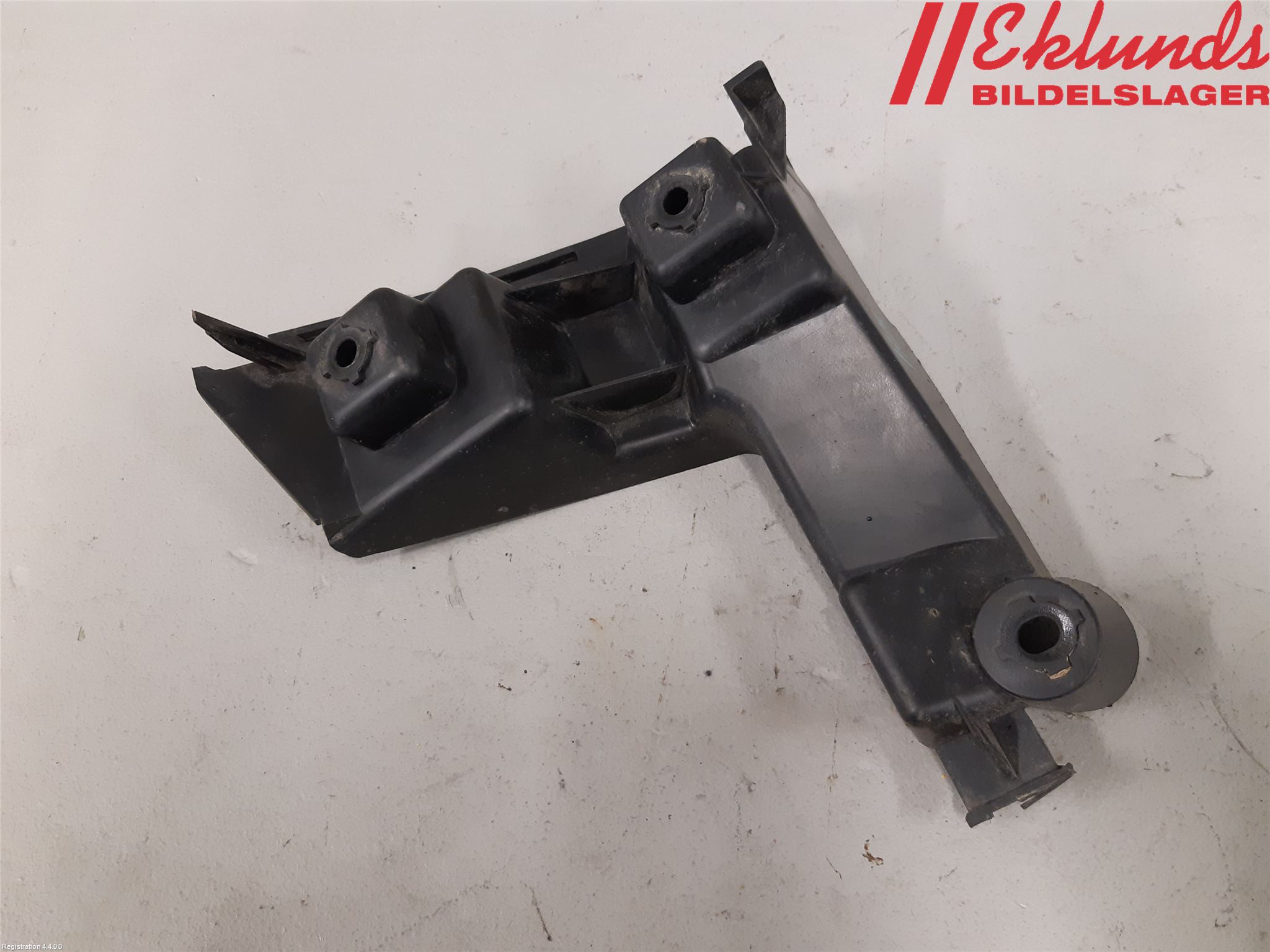 Volvo V70 08-13 Stötfångarfäste Bak Hö