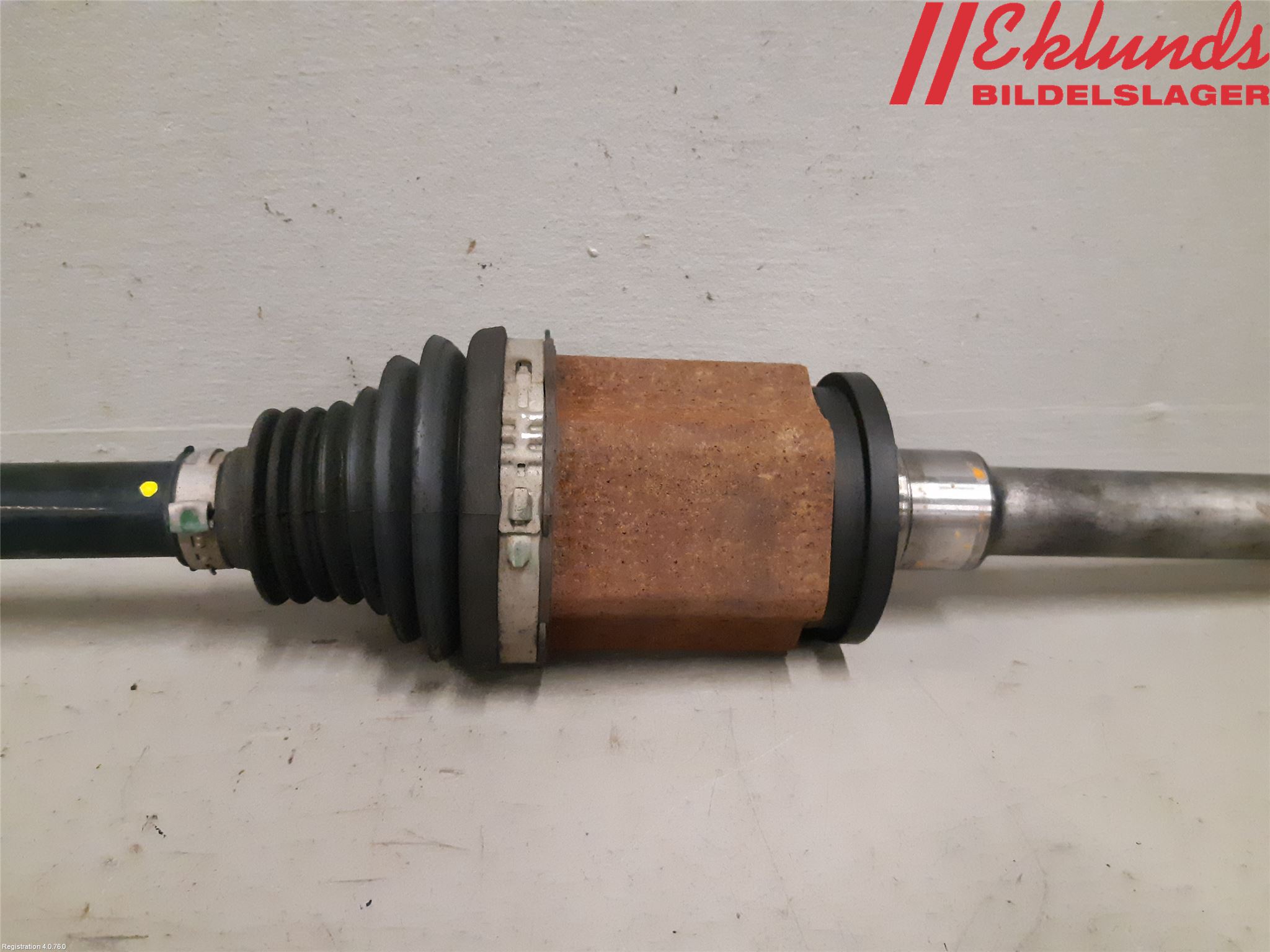 BMW X4 F26 14-18 Drivaxel Fram Höger