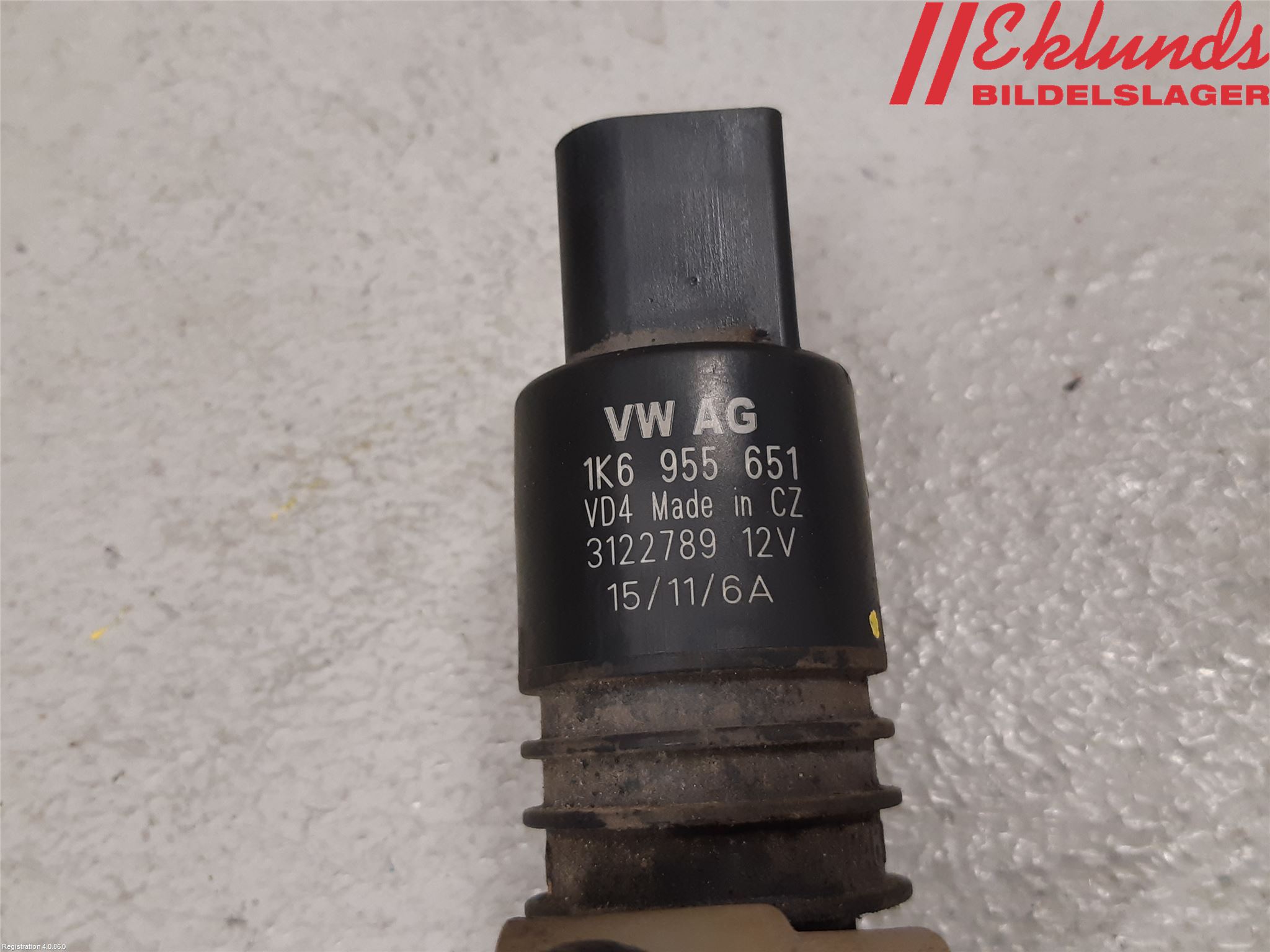 Volkswagen VW TOURAN 10-15 Spolarpump Vindruta