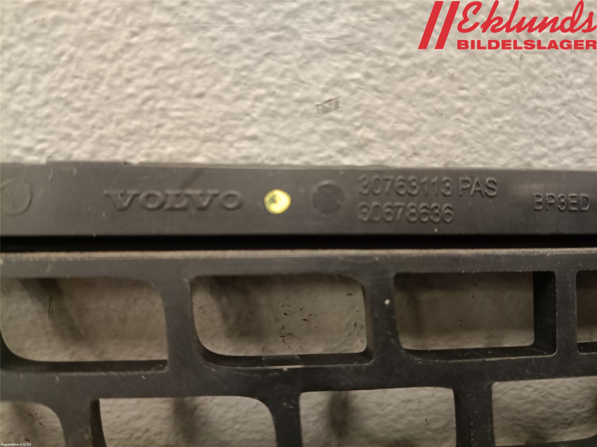 Volvo V70 08-13 Grilldel Mitt