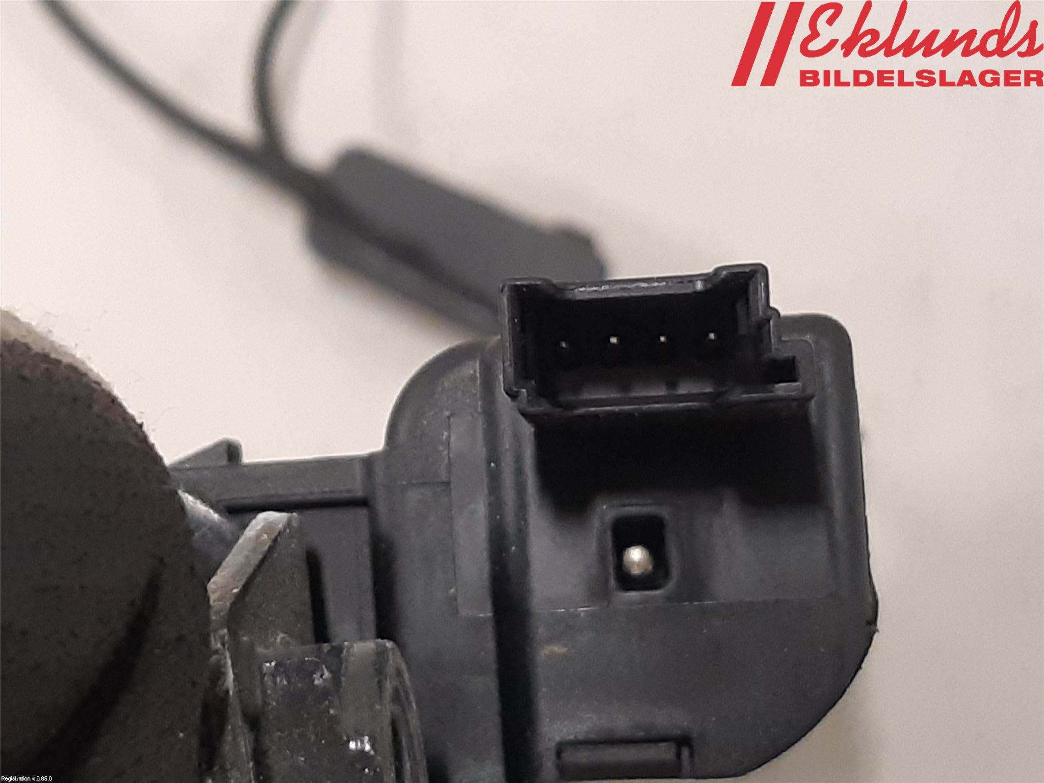 BMW X1 E84 10-15 Låskista Baklucka