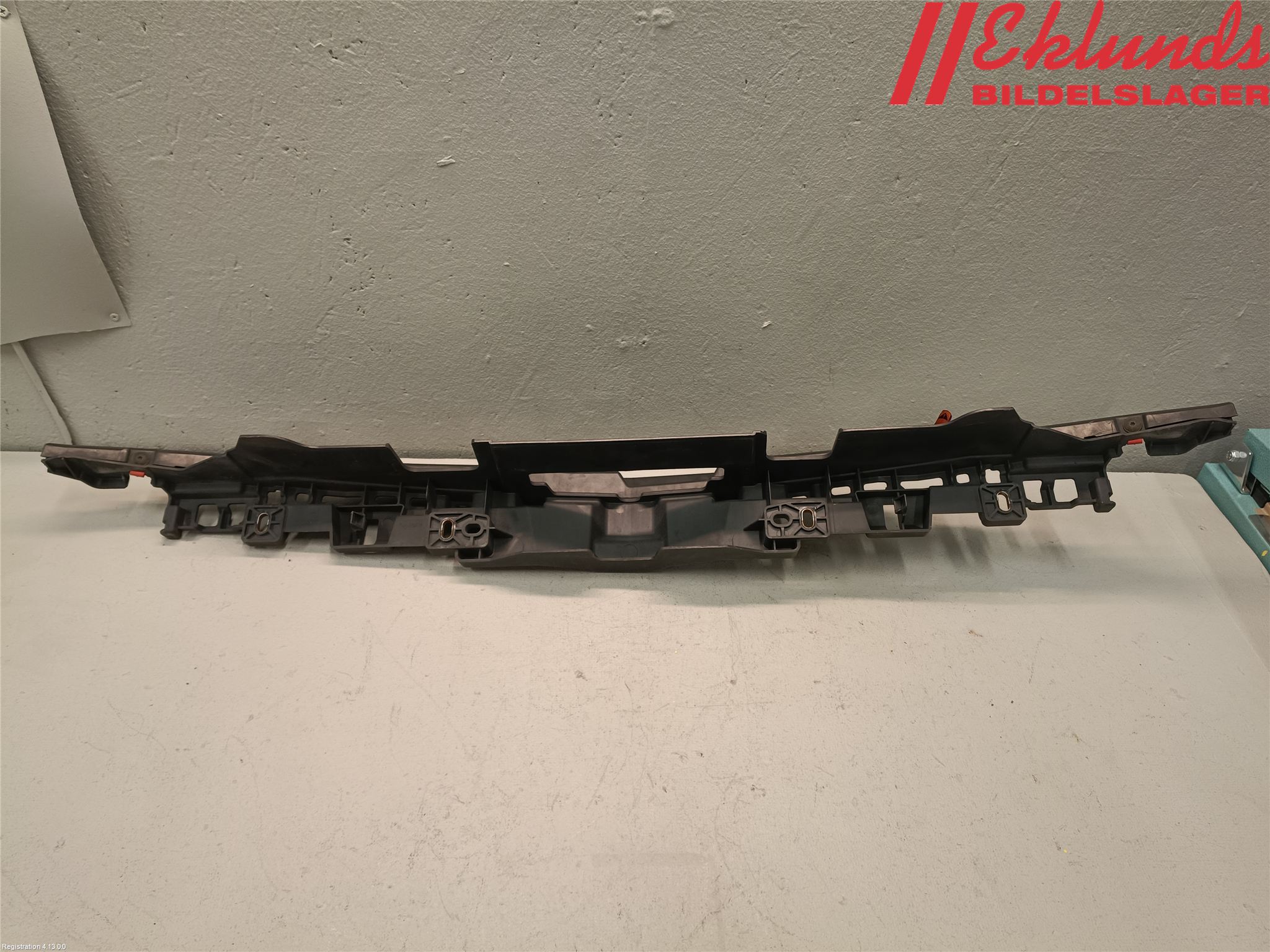 Opel INSIGNIA 09-16 Front Huvlåsplåt-Balk
