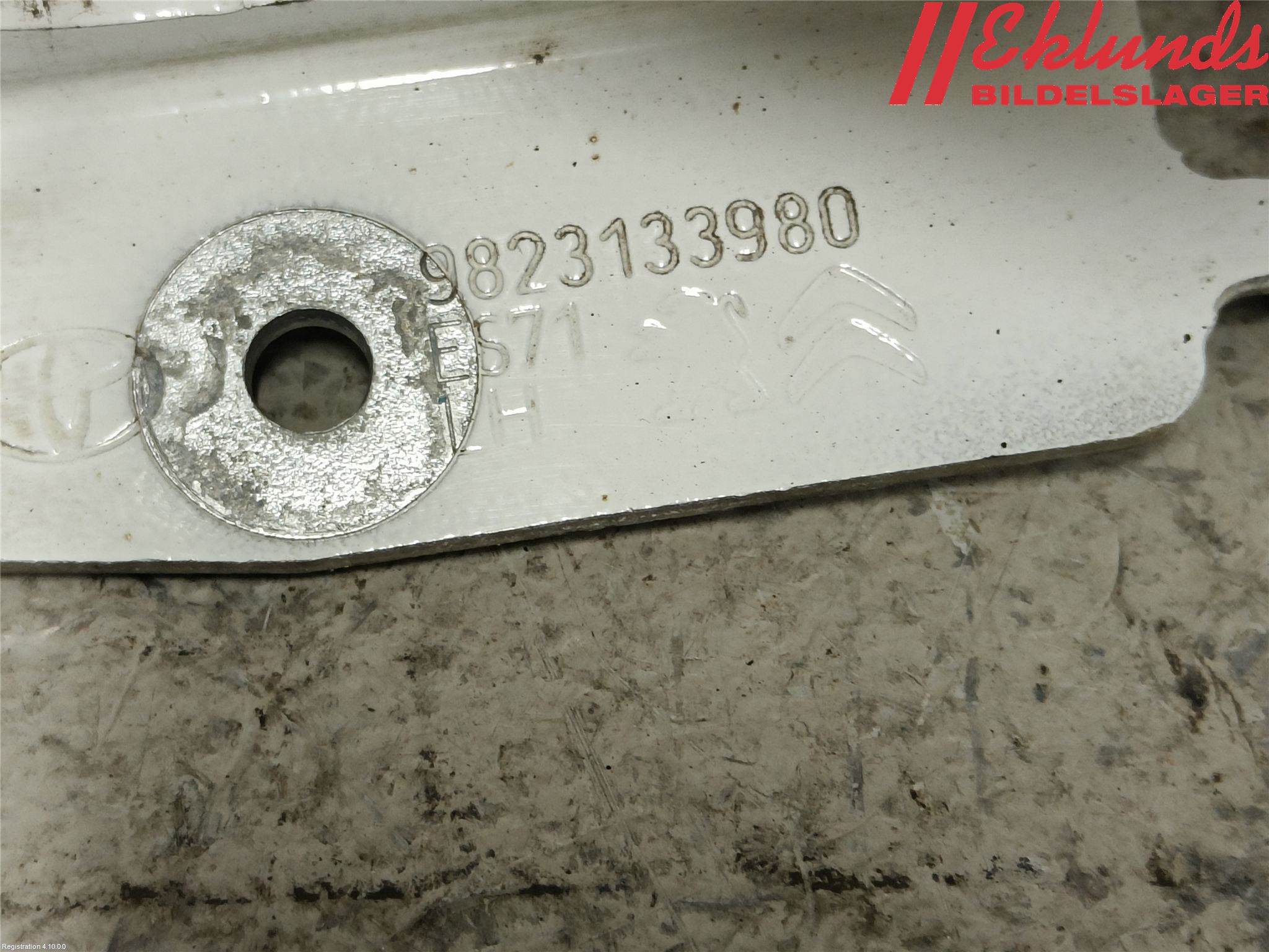 Toyota PROACE II 16- Huvgångjärn